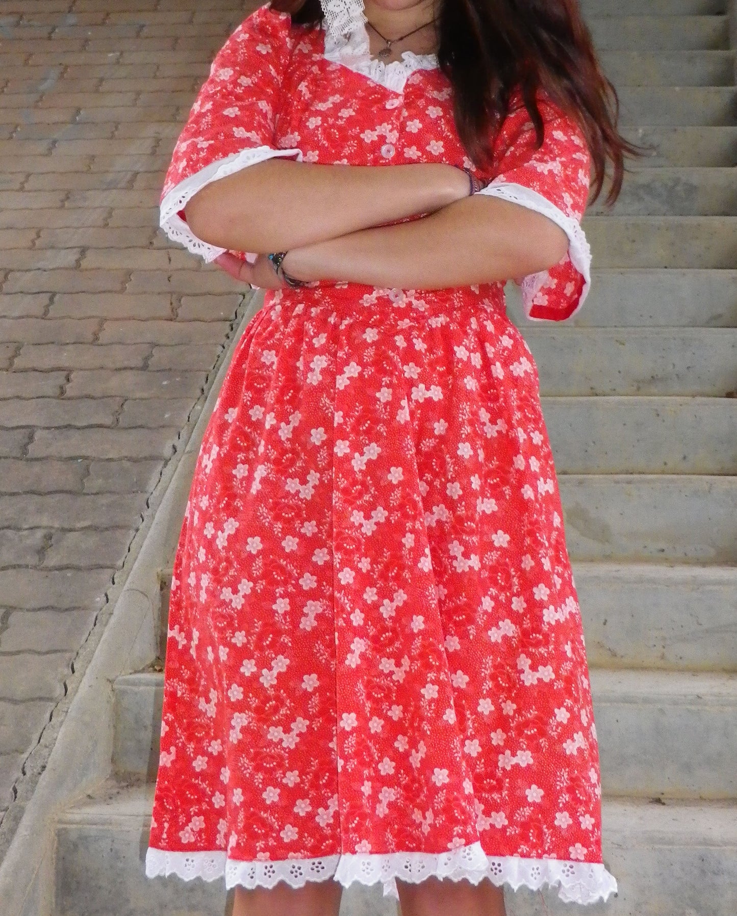 Robe rouge à fleurs blanches vintage T.XS / 12 ans