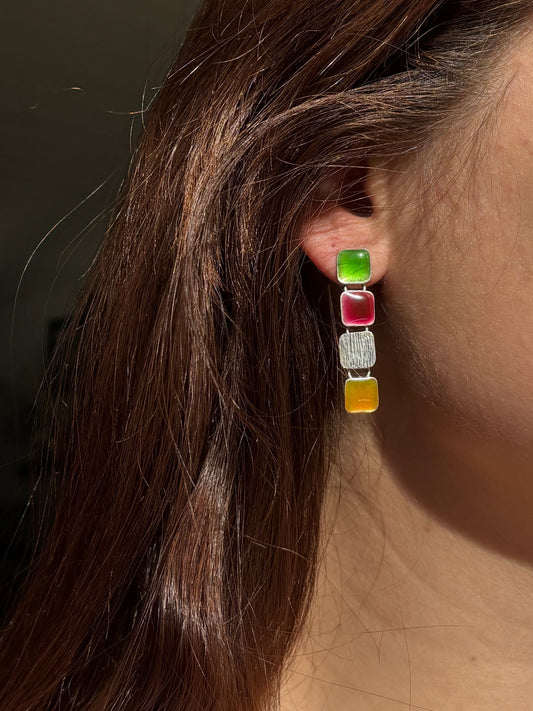 Boucles d'oreilles pendantes Ikita carrés colorés