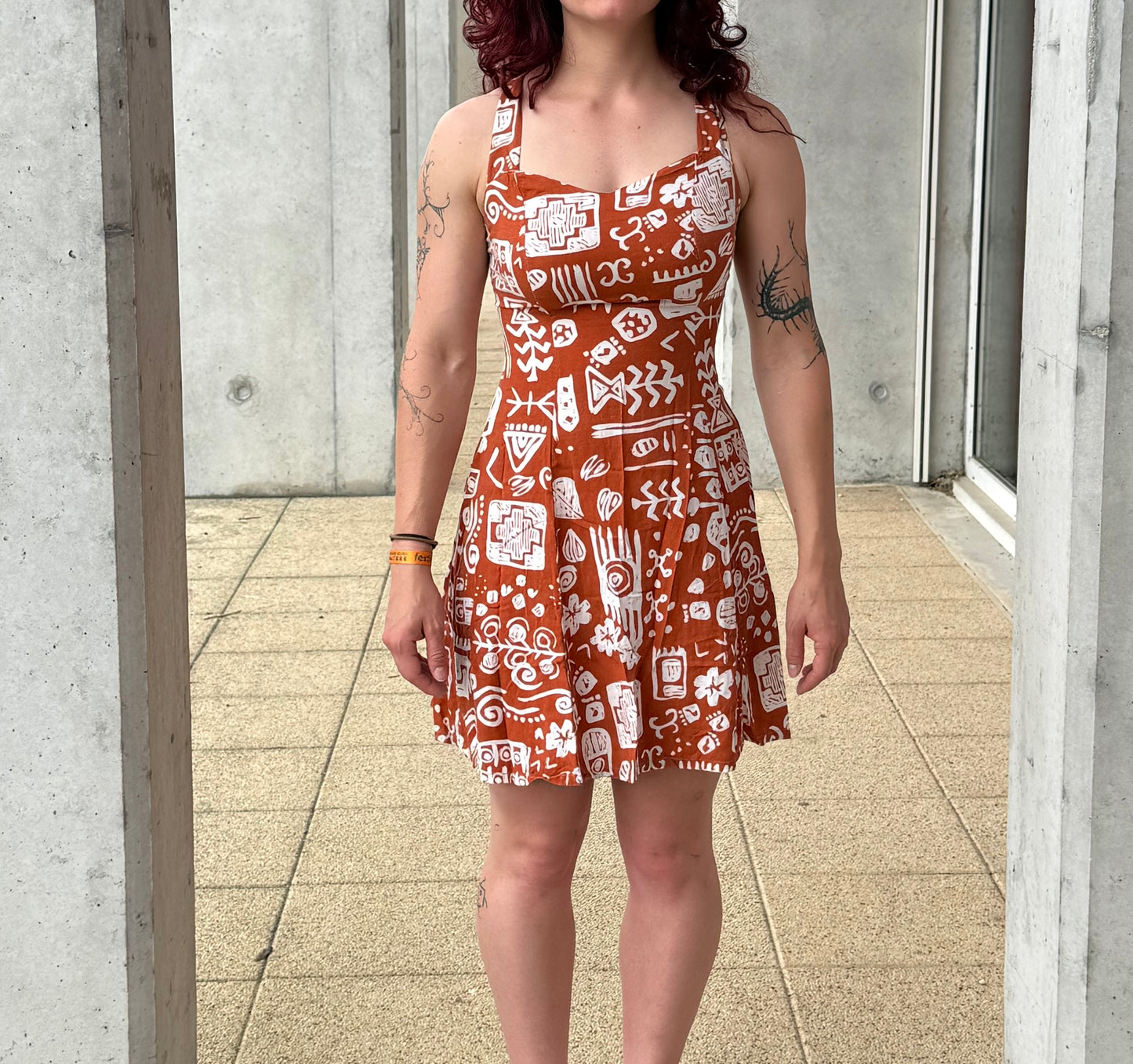Robe légère à motifs avec bretelles croisées dans le dos fabriquée en France T.S
