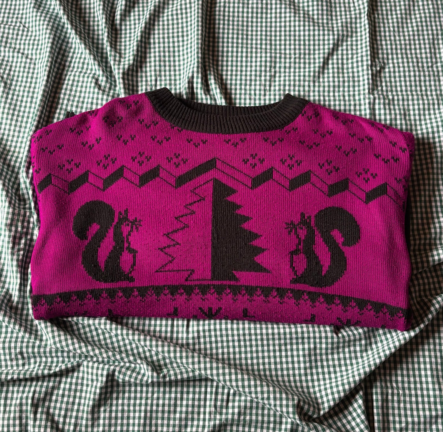 Pull d'hiver à motif violet et noir T.L