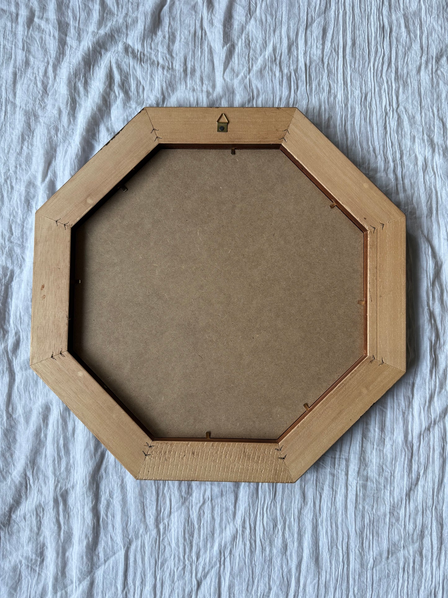 Cadre en bois vintage octogonal avec appliques florales