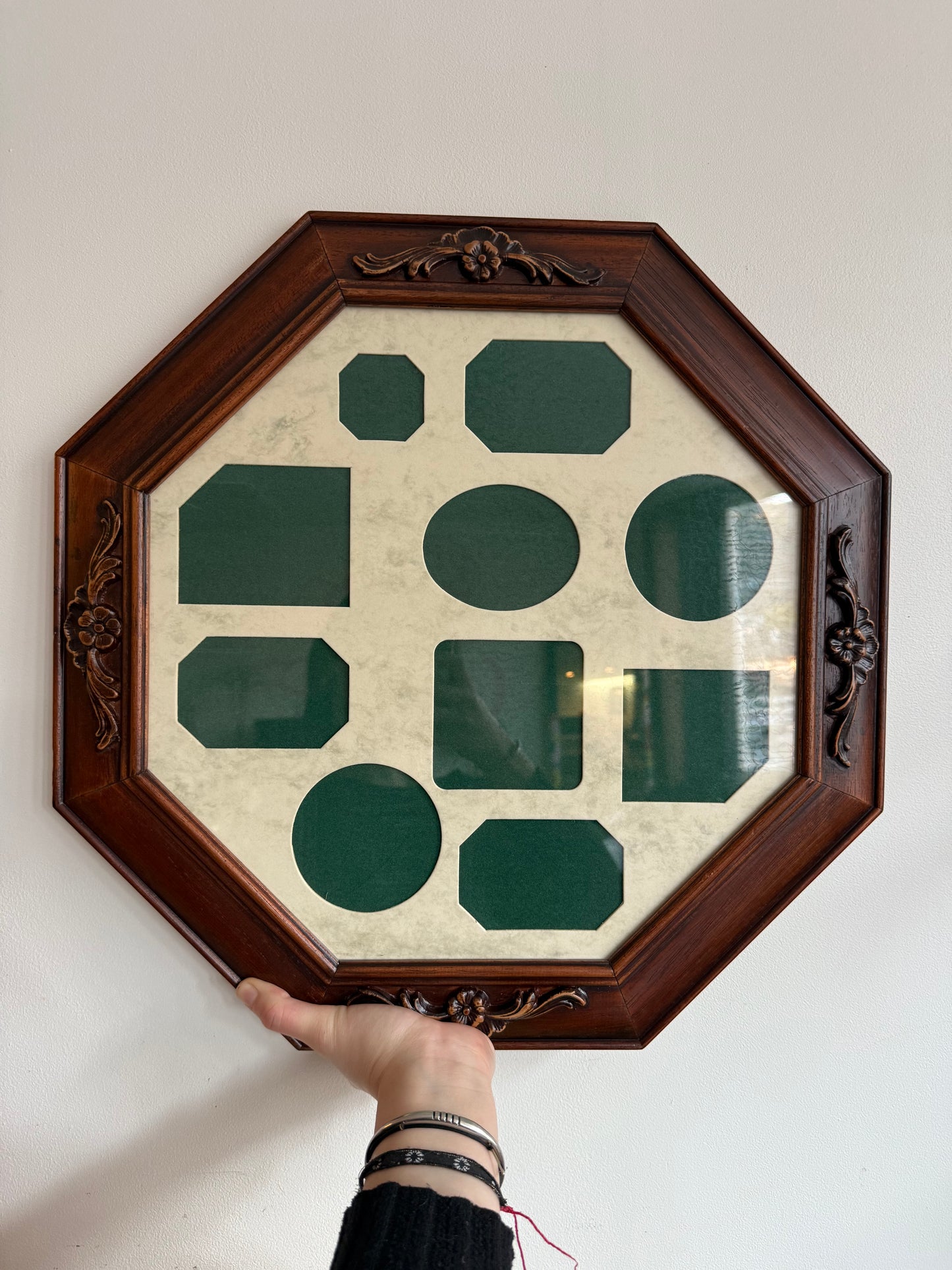 Cadre en bois vintage octogonal avec appliques florales