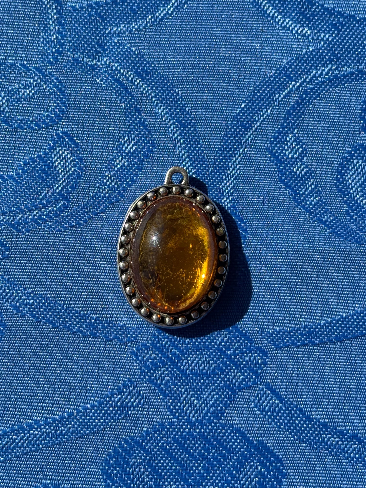 Pendentif ambre religieux Notre-Dame de Mont Roland