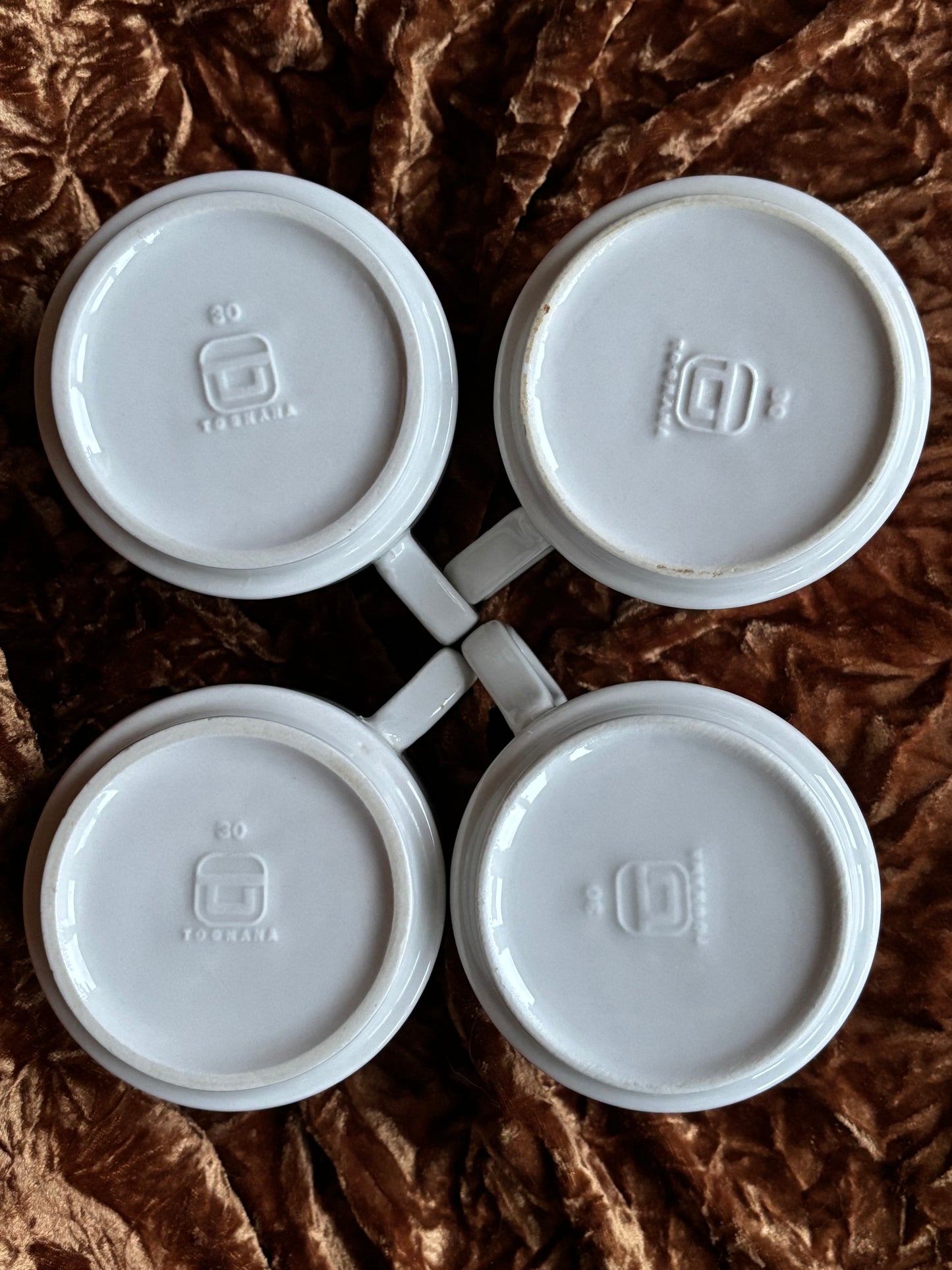 Lot de quatre tasses vintage Tognana à motif fleuri
