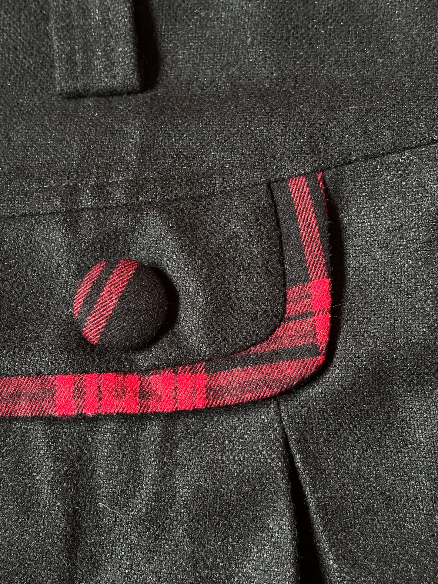 Jupe plis creux Arc-en-ciel Fashion T.M mix toile noire et tartan rouge