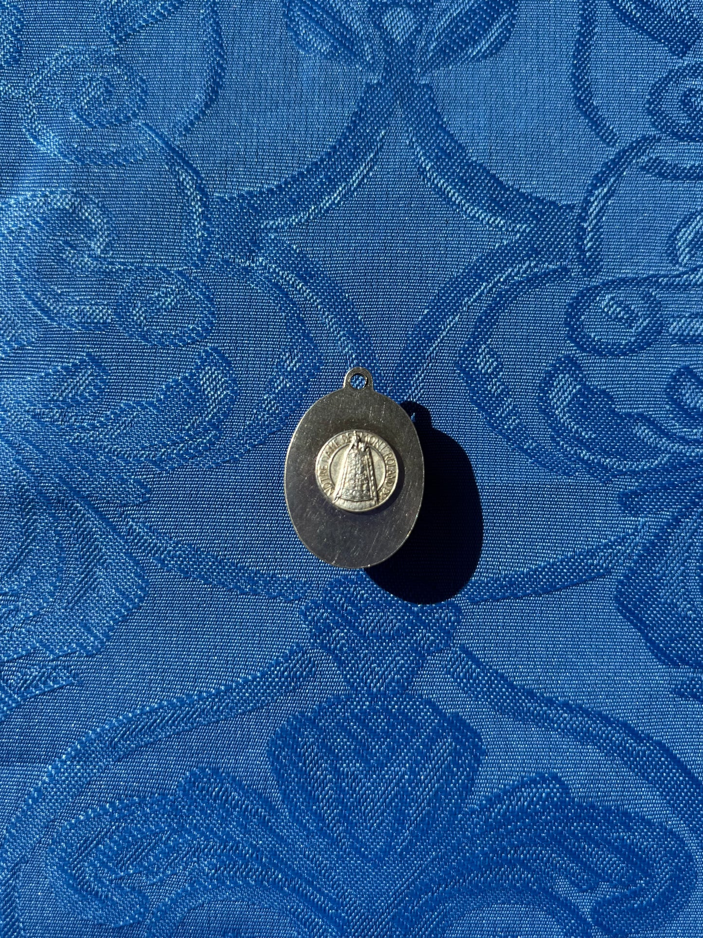 Pendentif ambre religieux Notre-Dame de Mont Roland