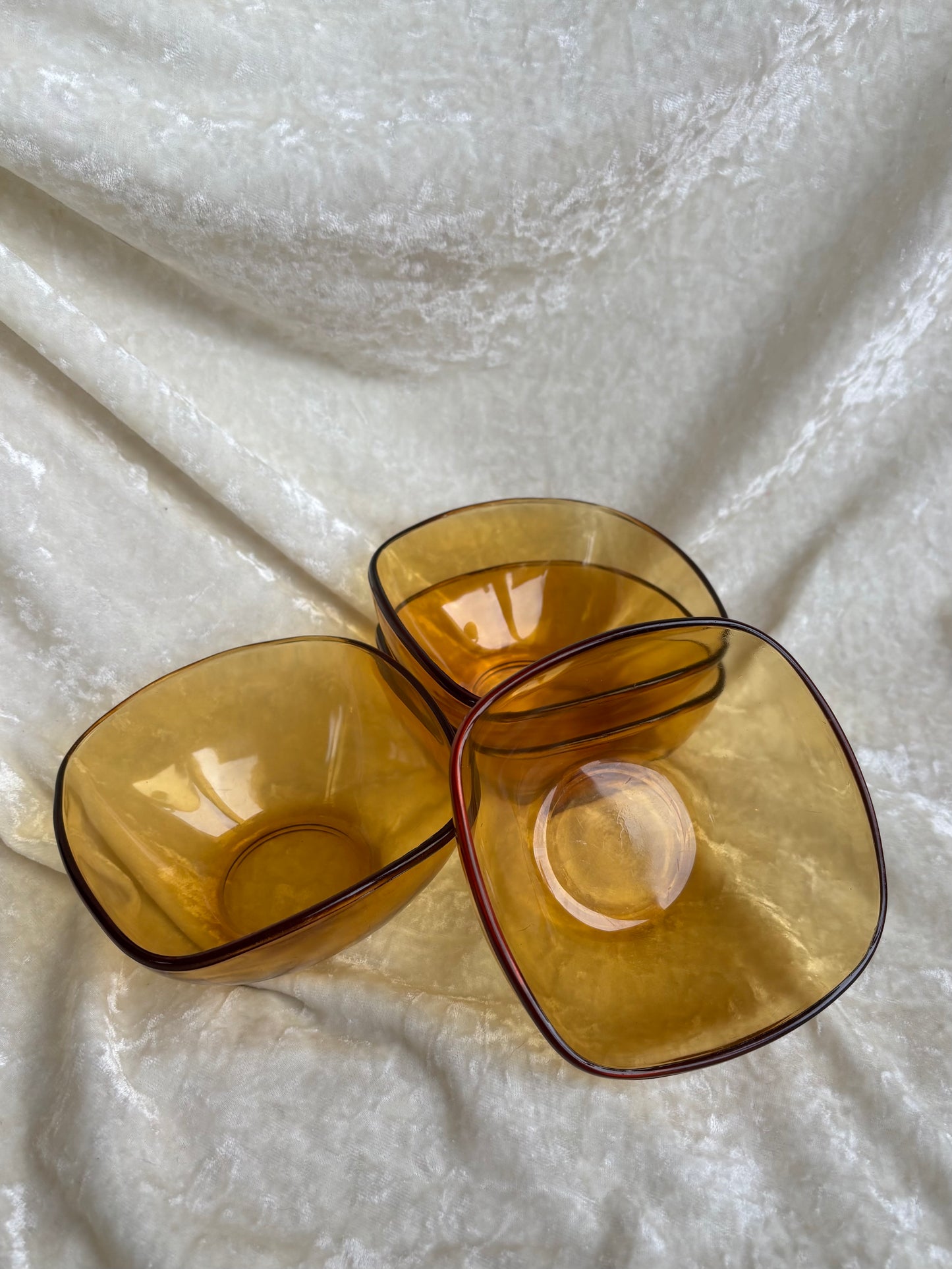 Quatre coupelles en verre ambré Vereco vintage