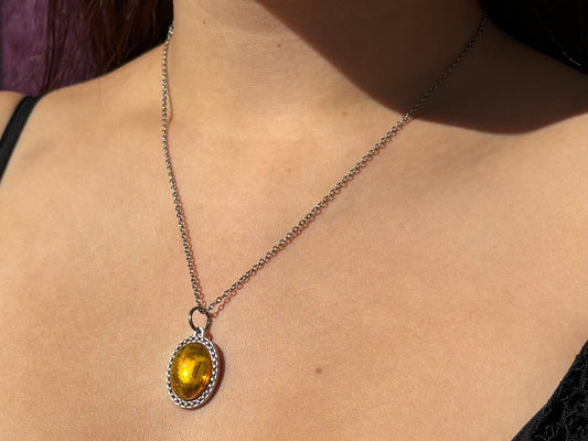 Pendentif ambre religieux Notre-Dame de Mont Roland