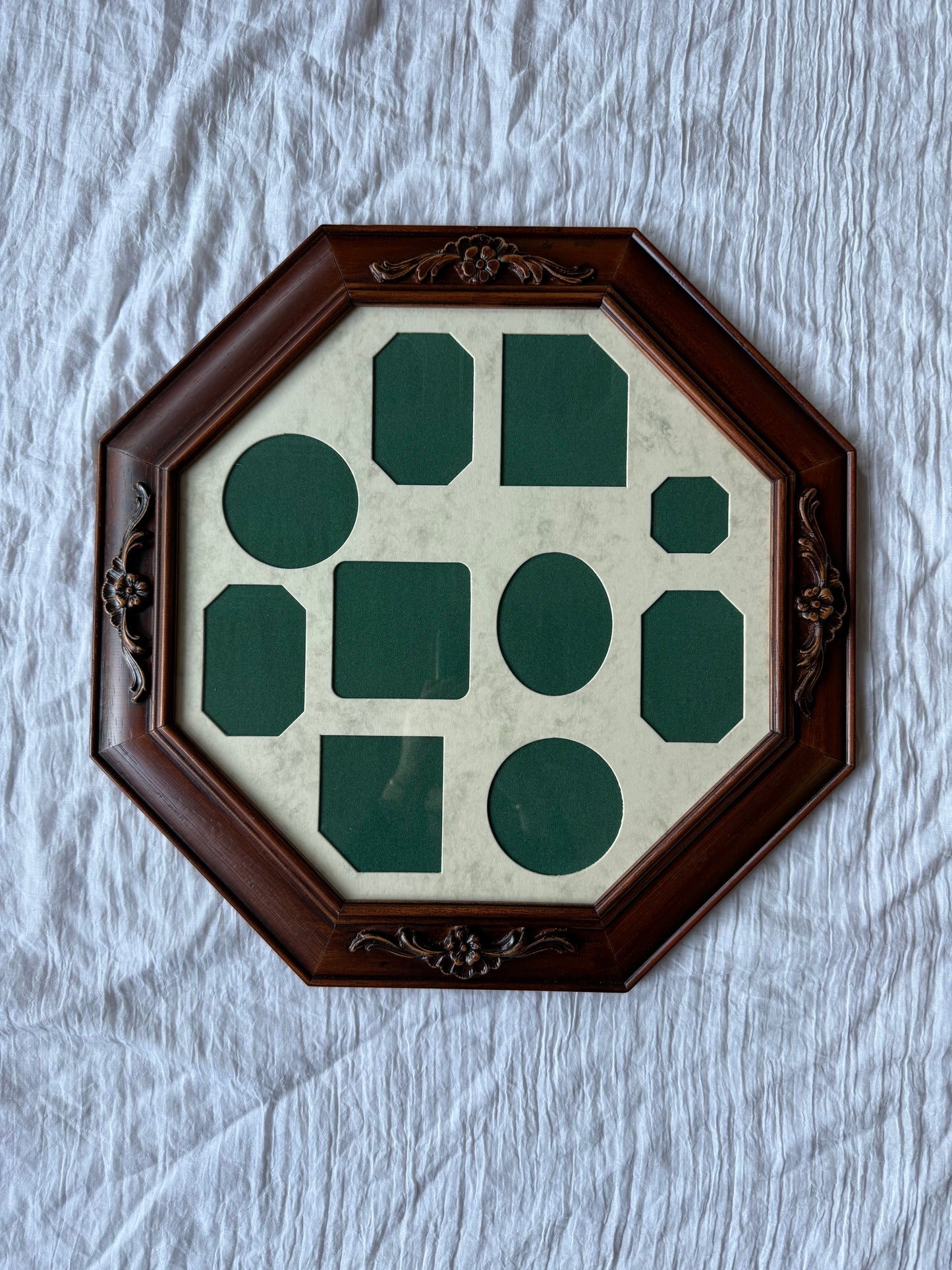 Cadre en bois vintage octogonal avec appliques florales