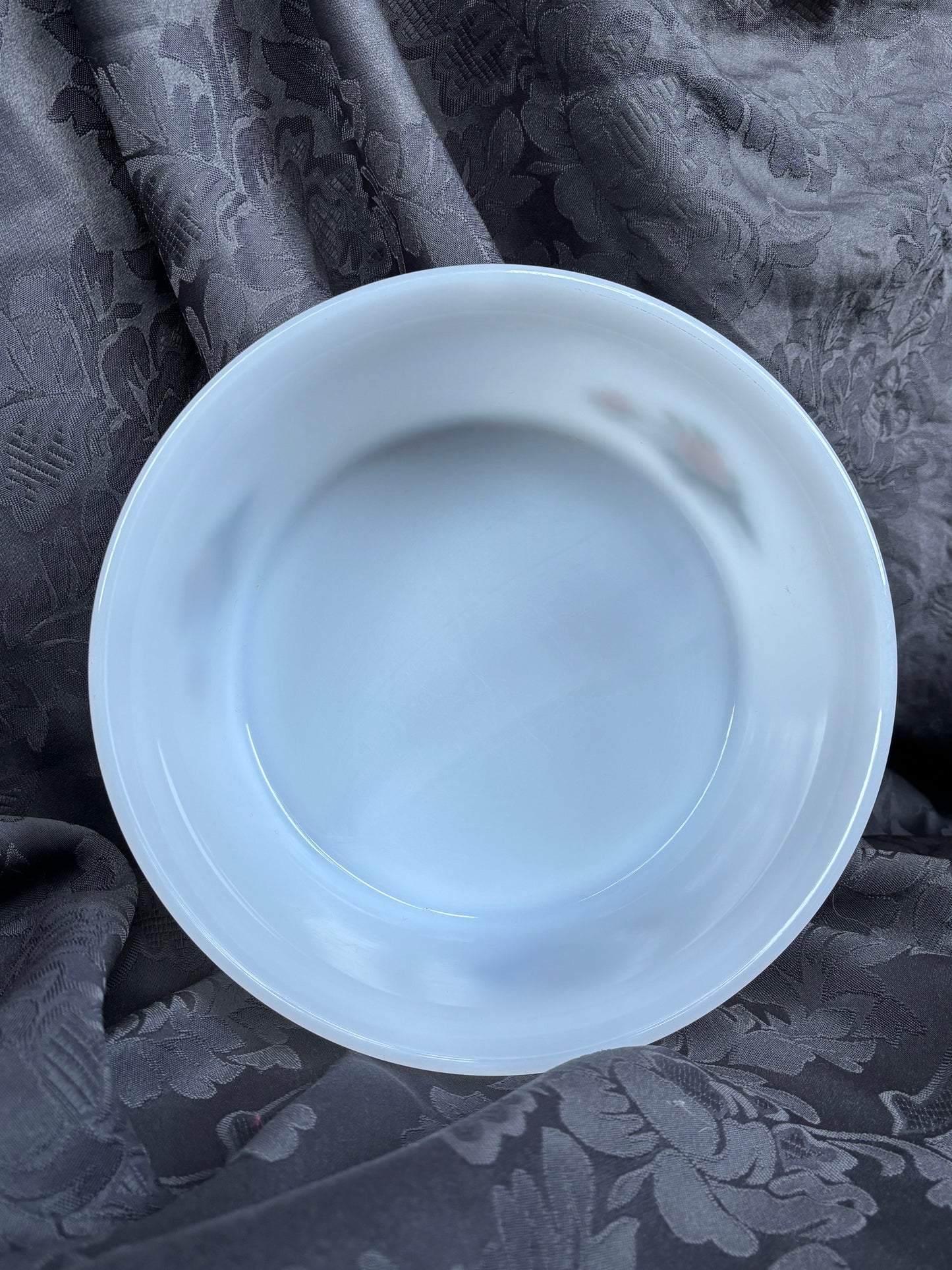 Plat à four vintage Arcopal motif rosier