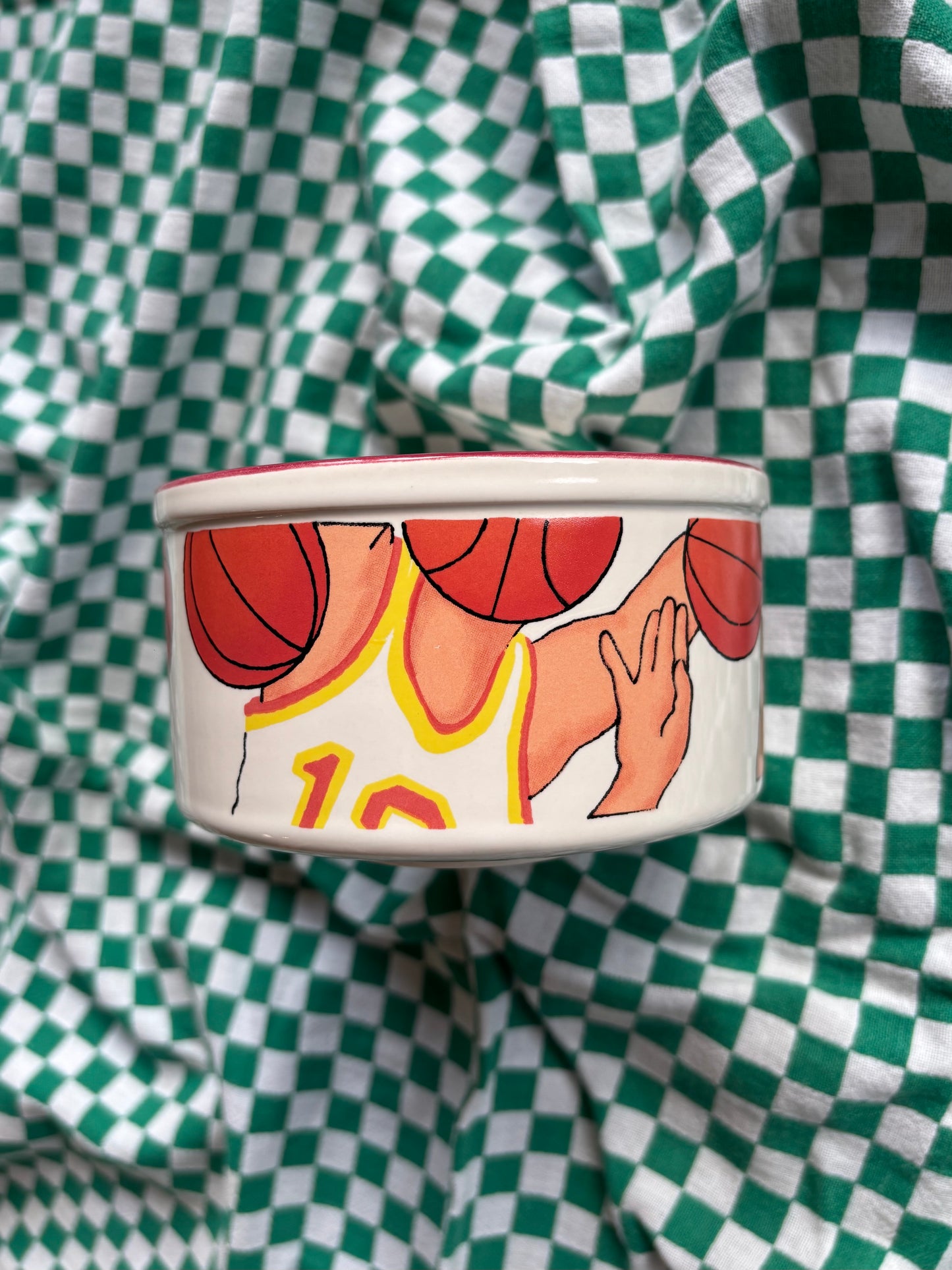 Grande tasse Casual Dining Inheritance Tableware by MaryAnn Baker motif illustration de basketball