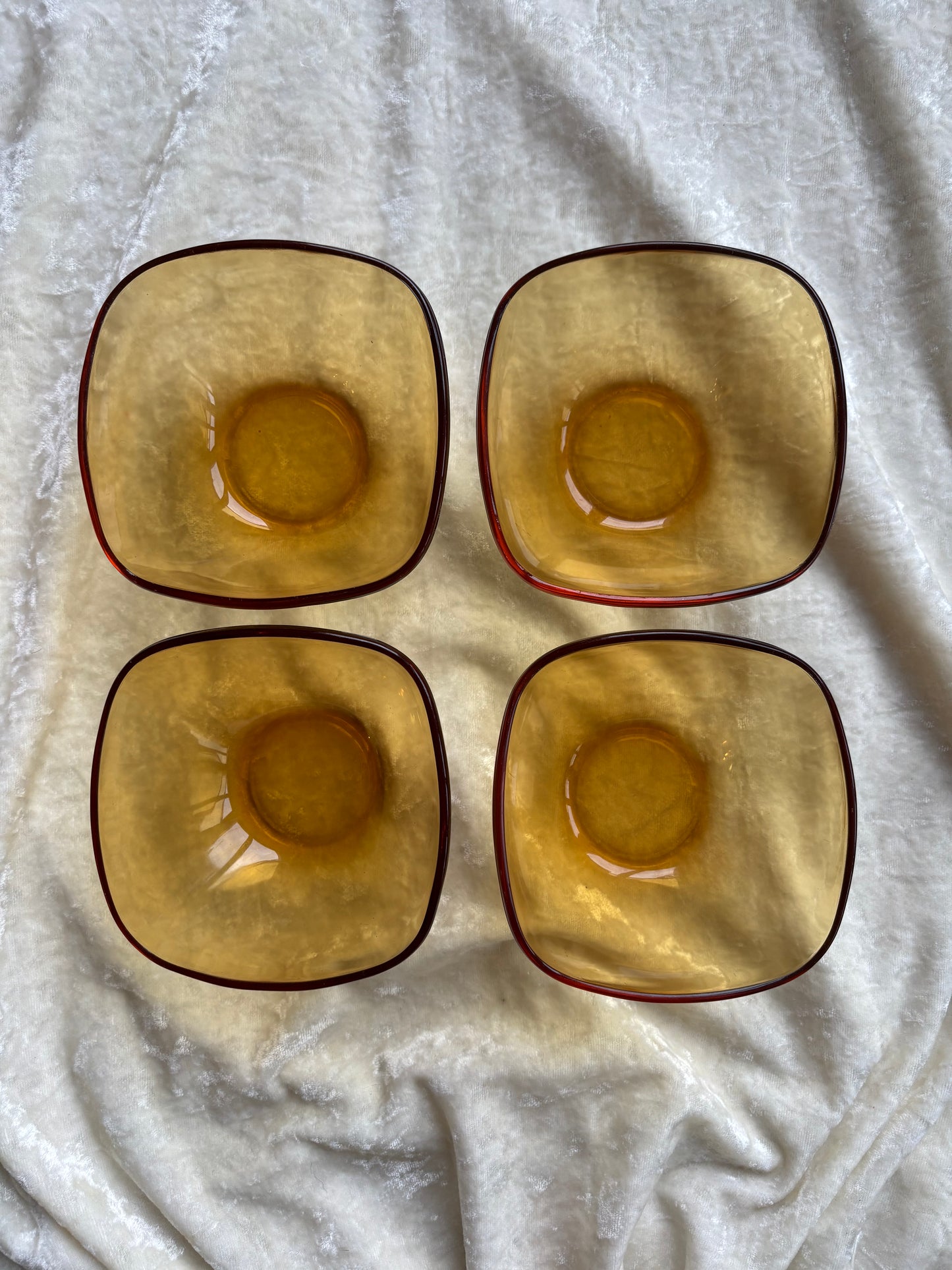 Quatre coupelles en verre ambré Vereco vintage