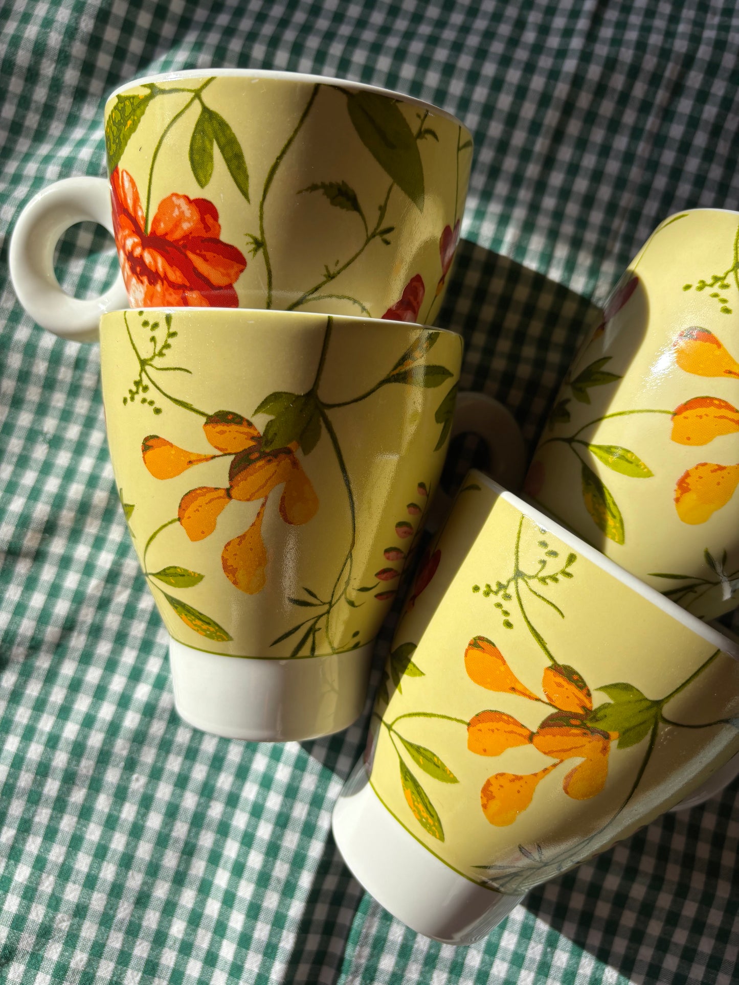 Lot de 4 tasses Luminarc en porcelaine à motif fleuri