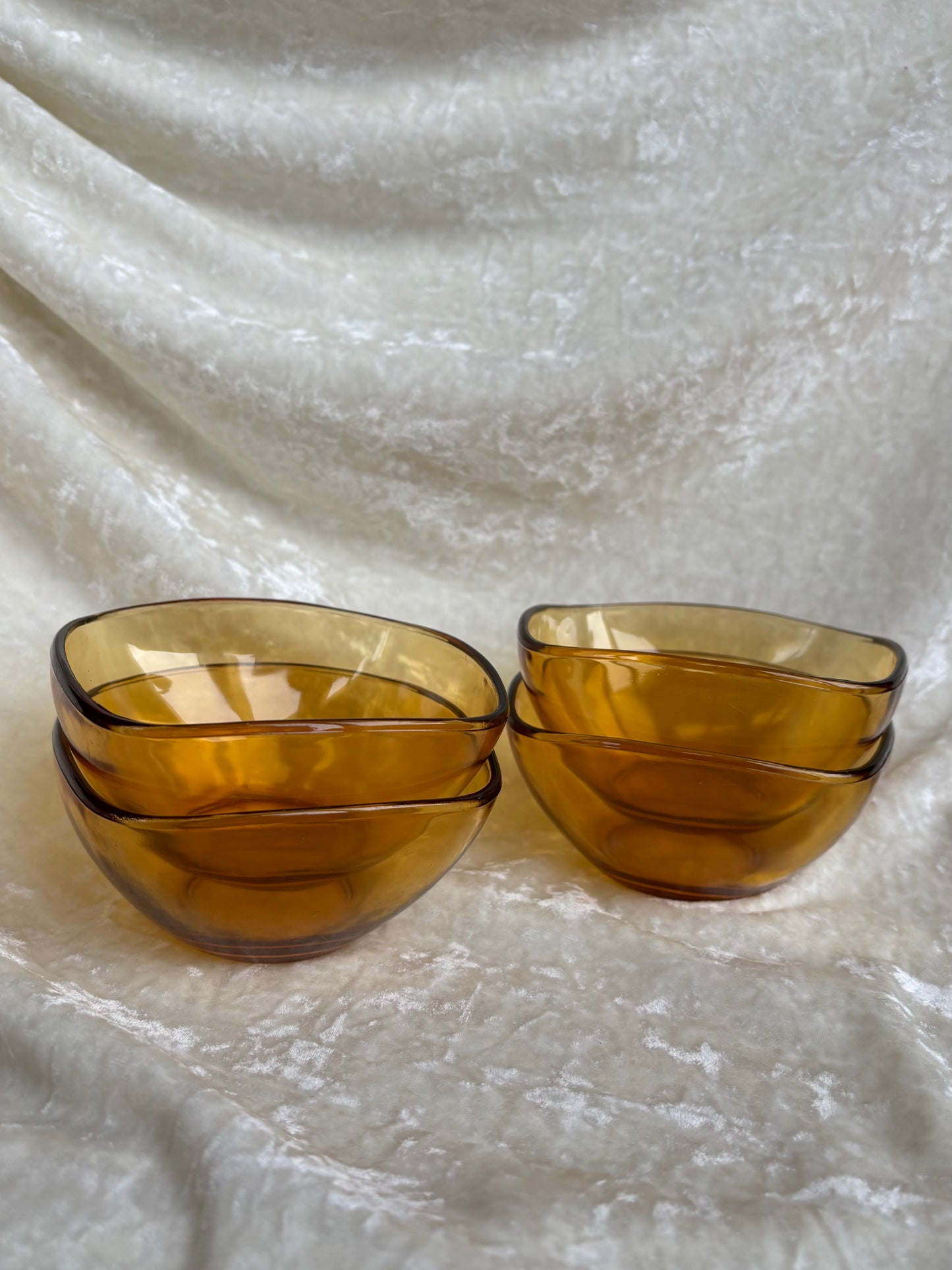 Quatre coupelles en verre ambré Vereco vintage