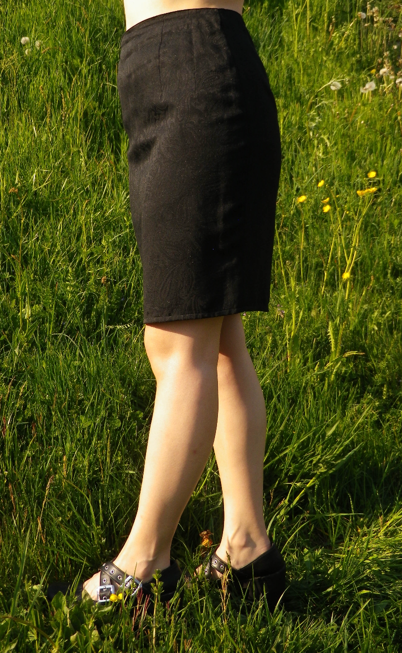 Jupe droite noire vintage avec motifs T.32-34