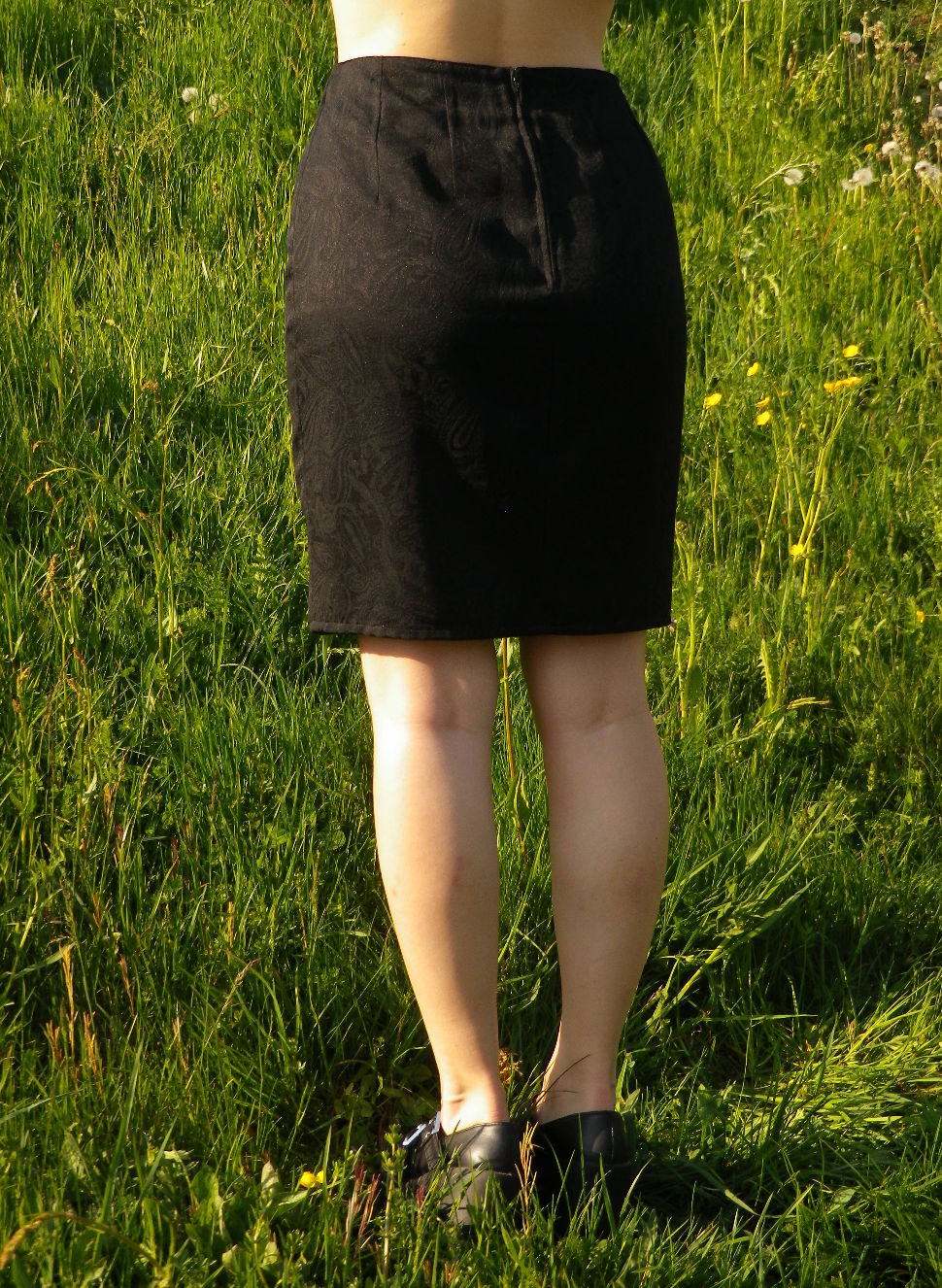 Jupe droite noire vintage avec motifs T.32-34