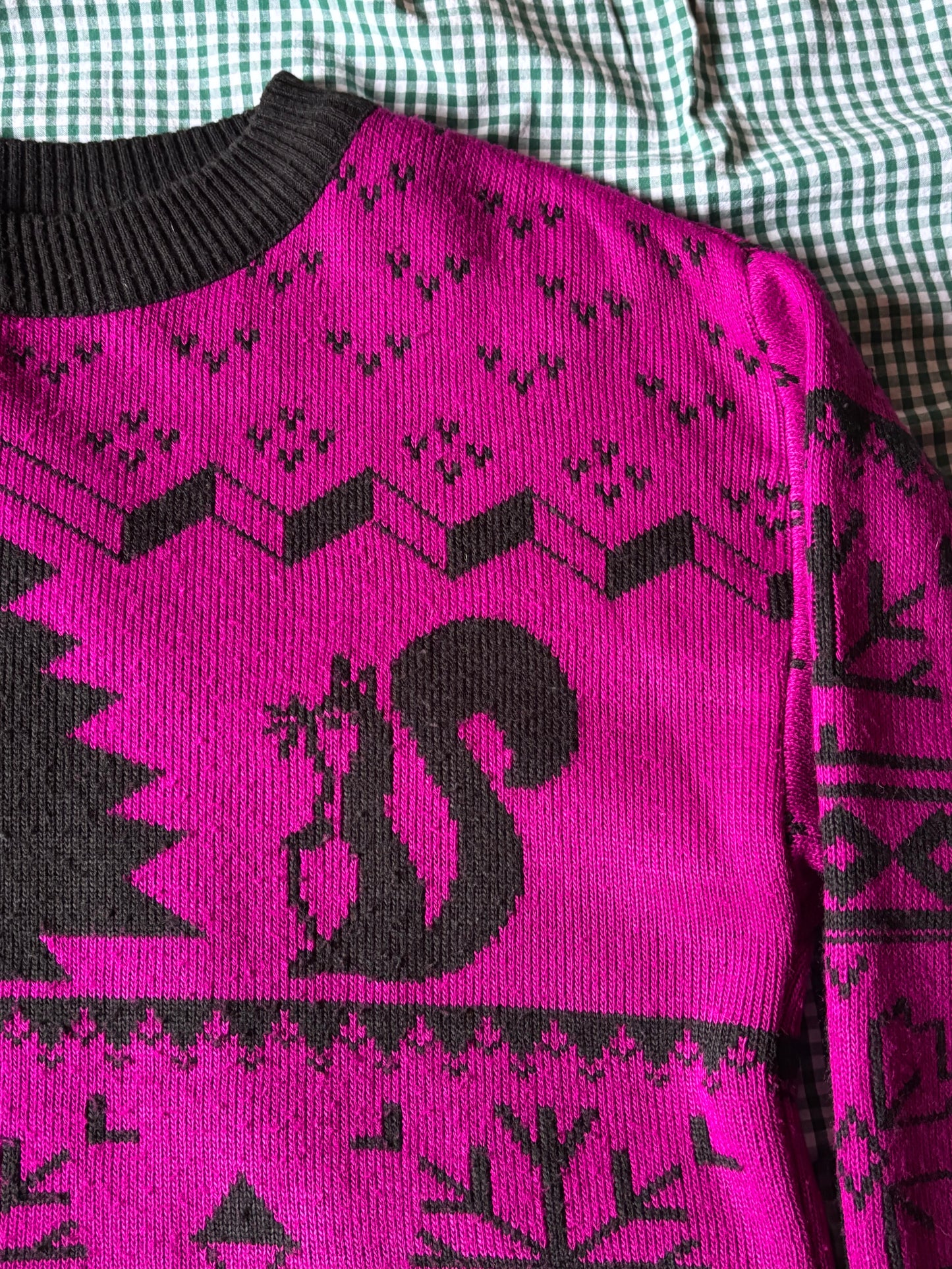 Pull d'hiver à motif violet et noir T.L