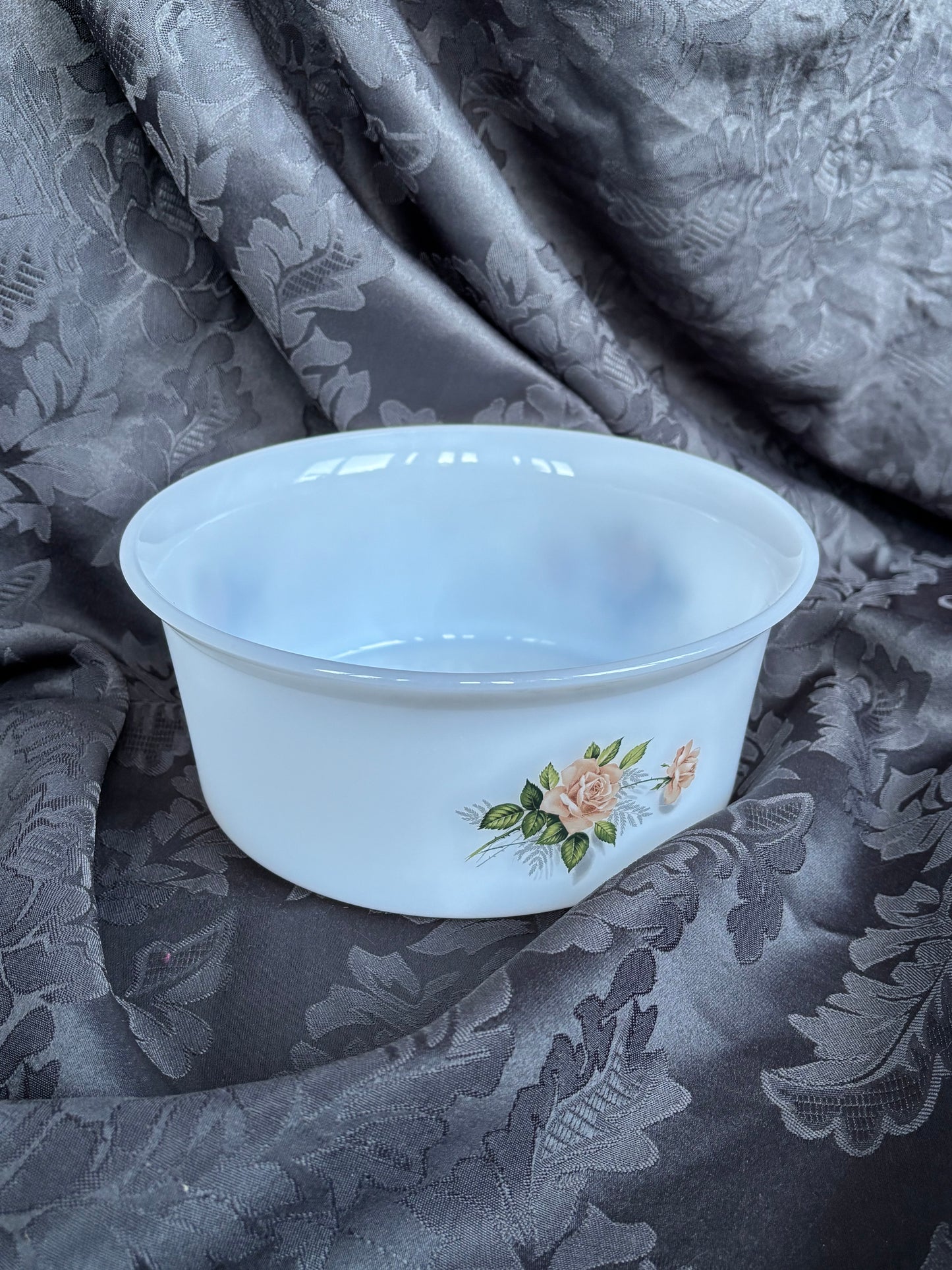 Plat à four vintage Arcopal motif rosier