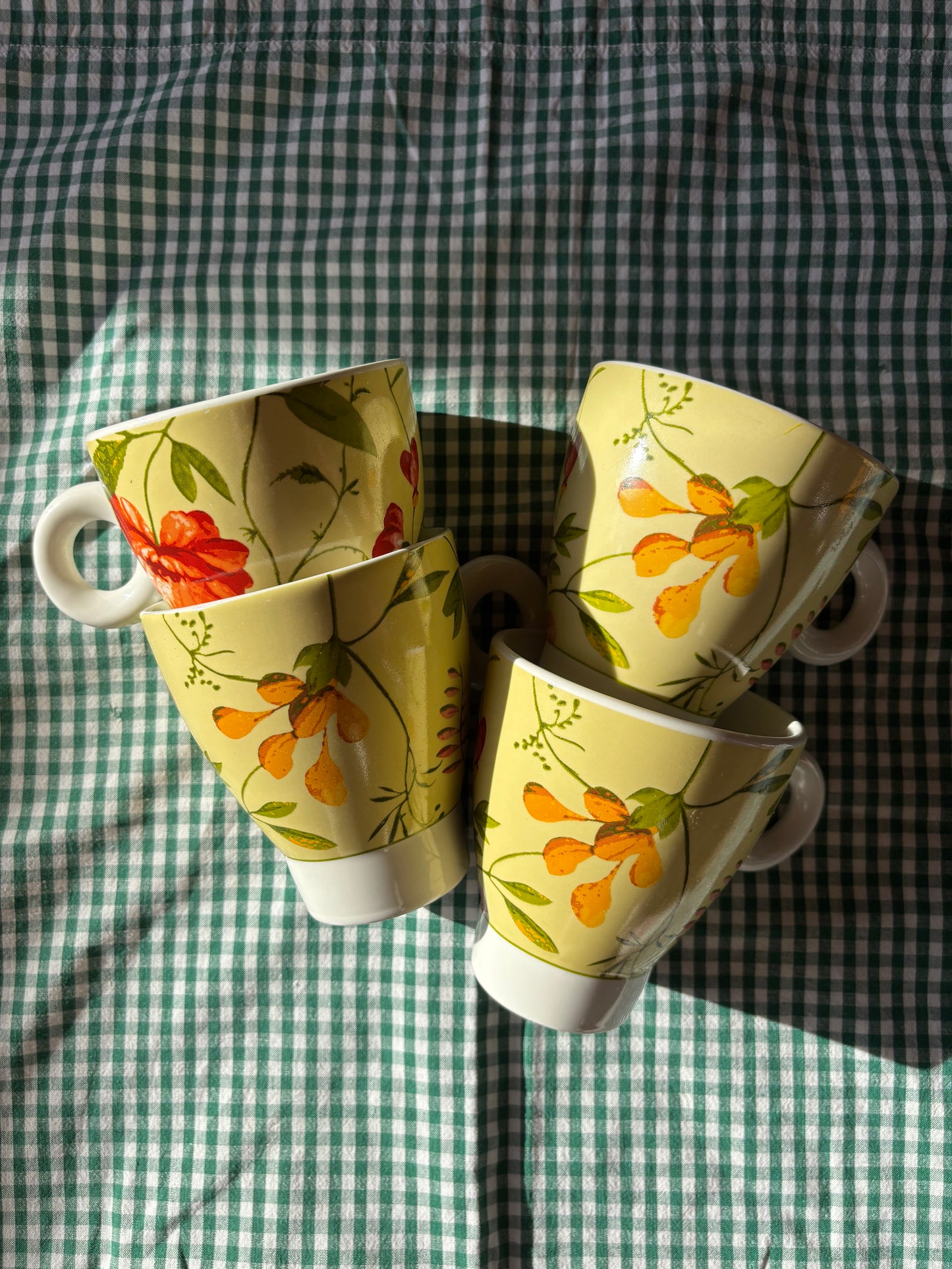 Lot de 4 tasses Luminarc en porcelaine à motif fleuri