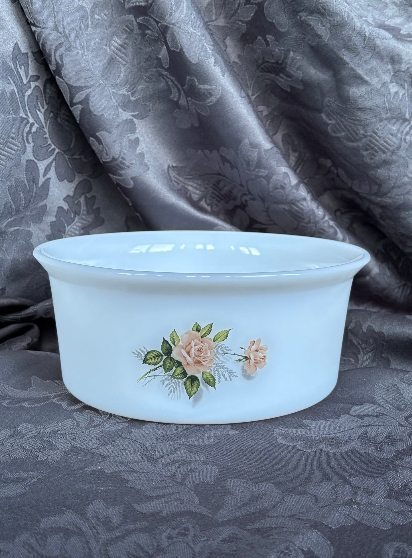 Plat à four vintage Arcopal motif rosier