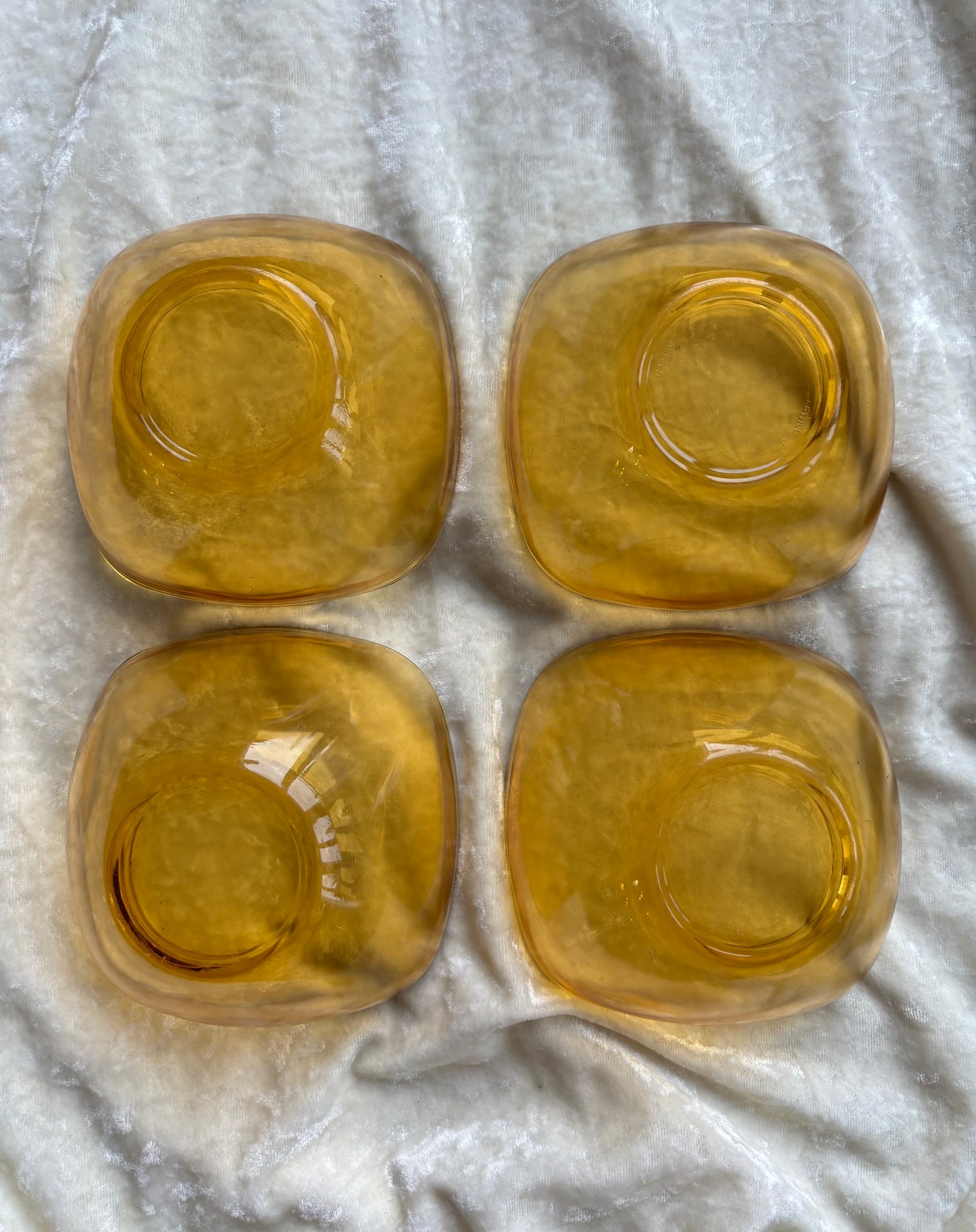 Quatre coupelles en verre ambré Vereco vintage