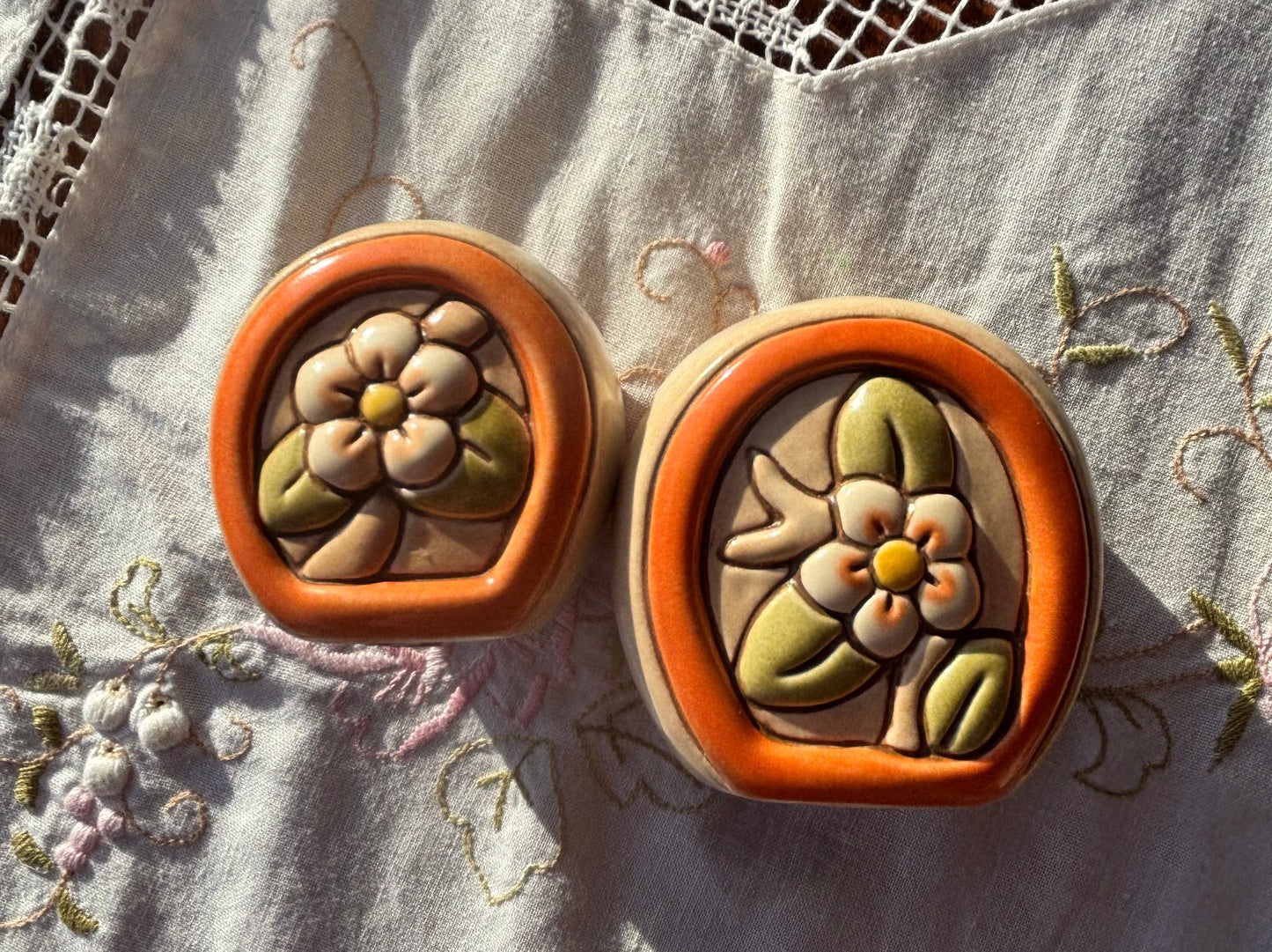 Salière et poivrier vintage en céramique Thun motif nature
