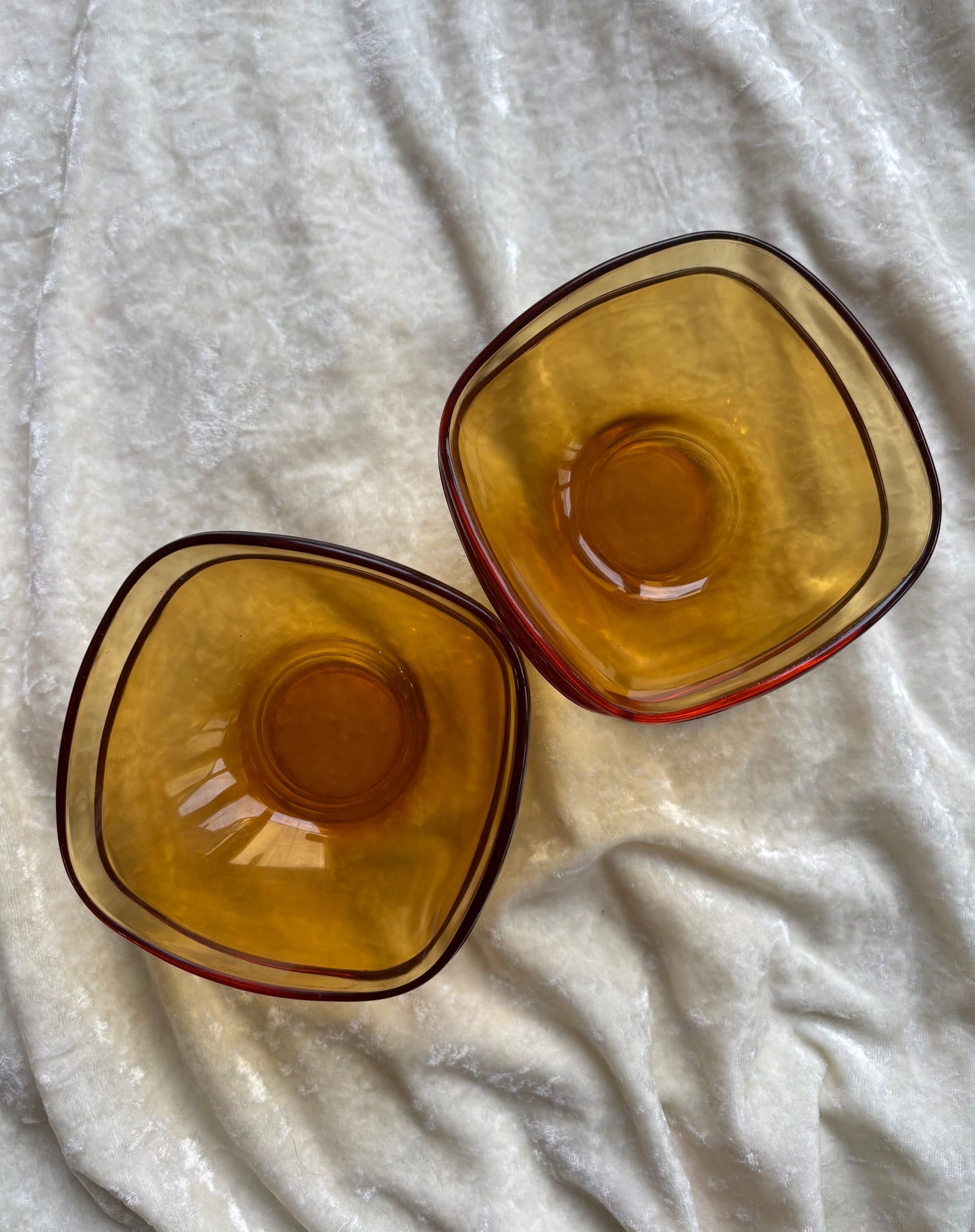 Quatre coupelles en verre ambré Vereco vintage