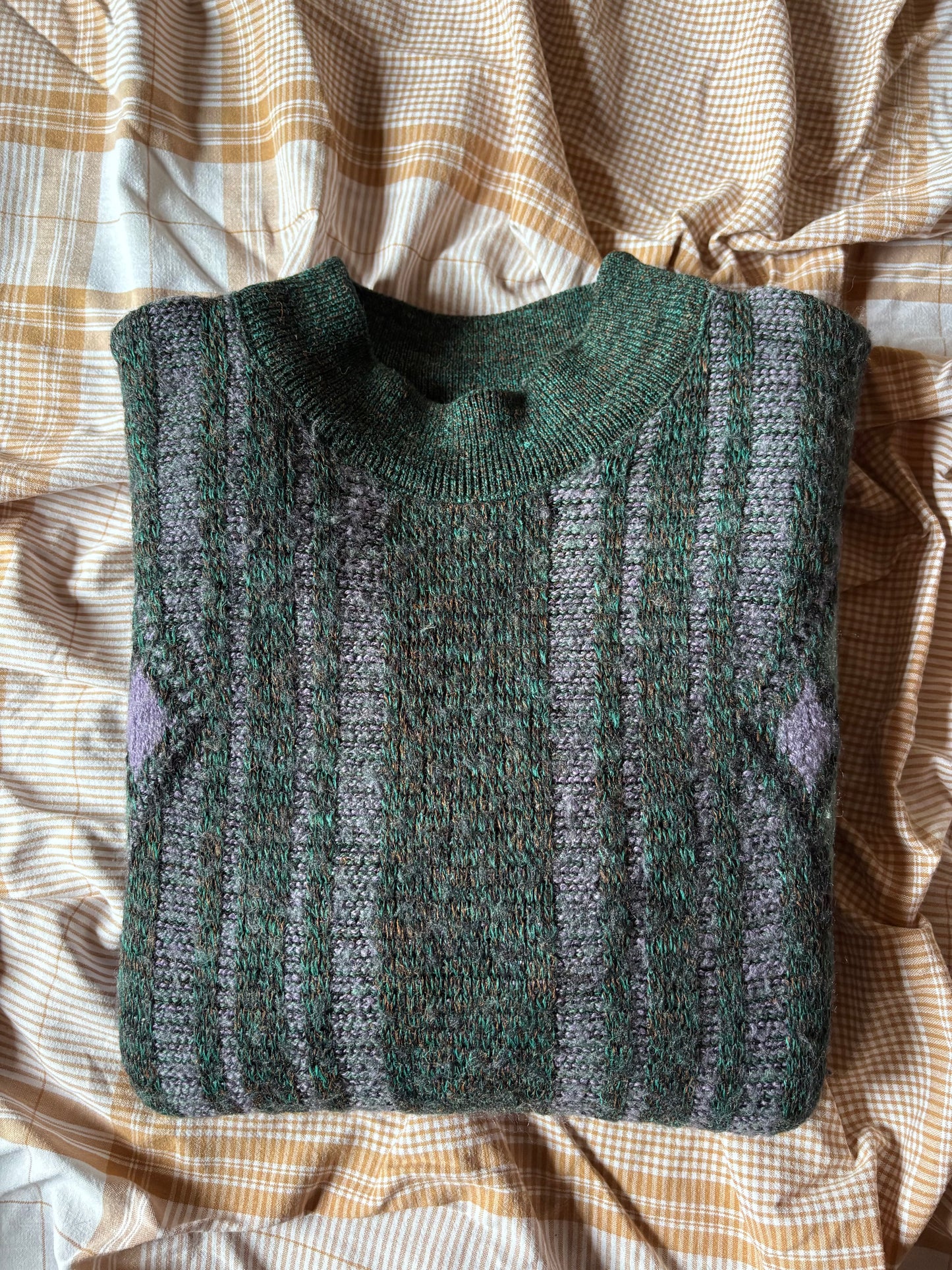 Pull d'hiver à motif vert et violet T.S
