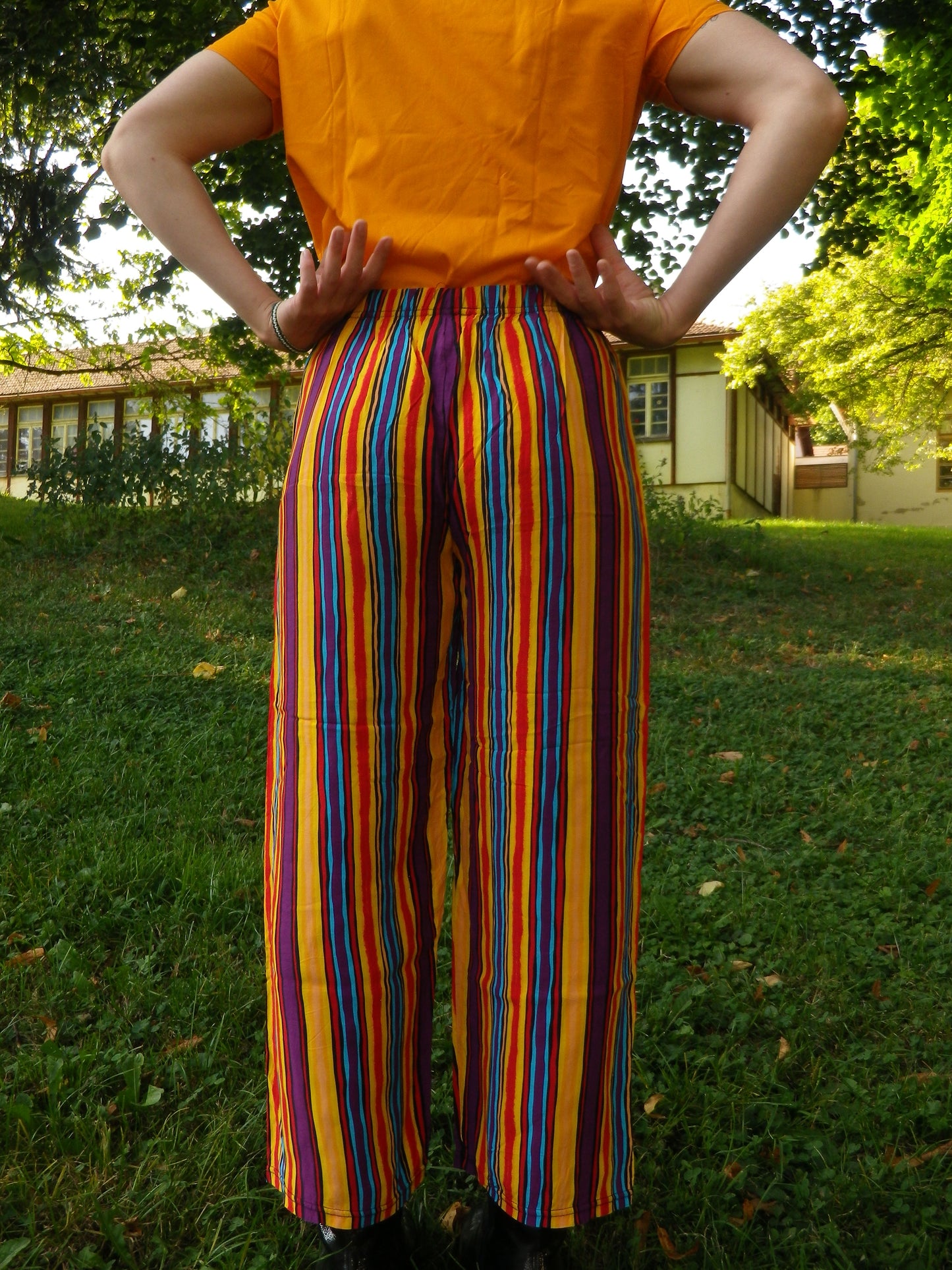 Pantalon fluide à rayures colorées T.34-36