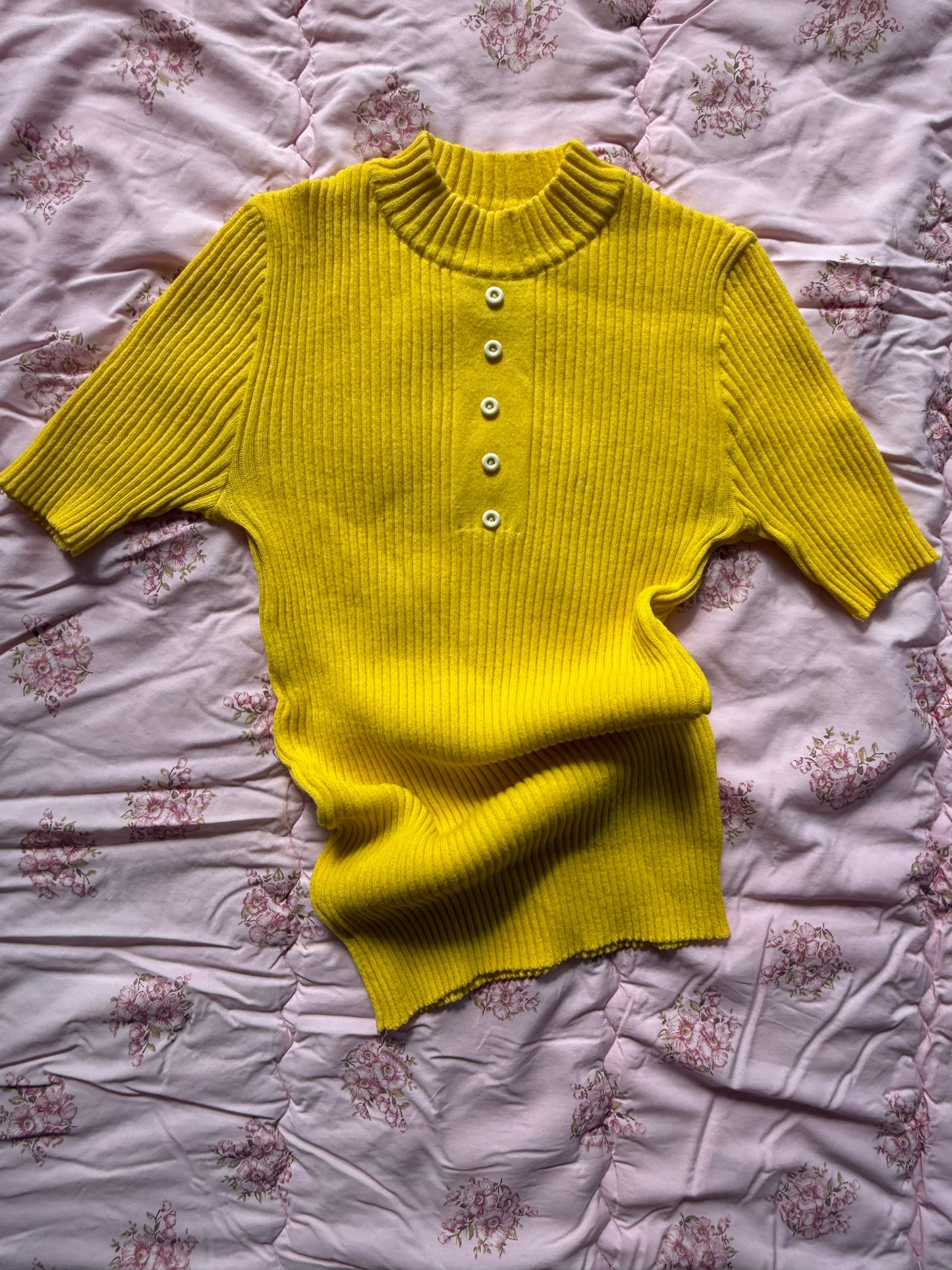 T-shirt en maille jaune vintage T.S-M