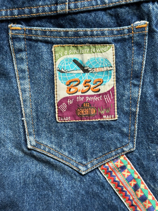 Jeans vintage Generation B52 avec écussons et bandes colorées T.10 ans