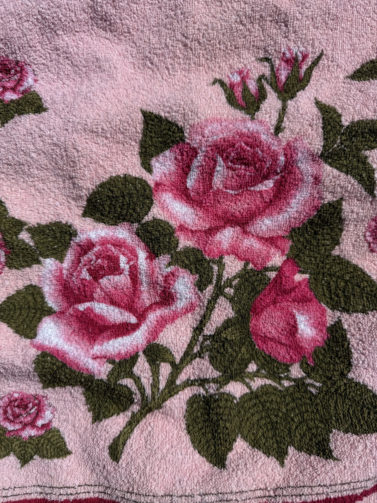 Serviette / linge éponge motif roses 90 X 45 cm