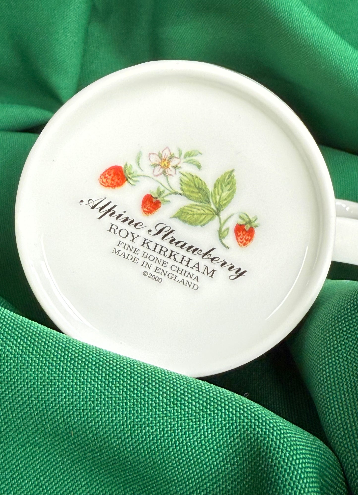 Deux tasses Roy Kirkham Alpine Strawberry en porcelaine chinoise