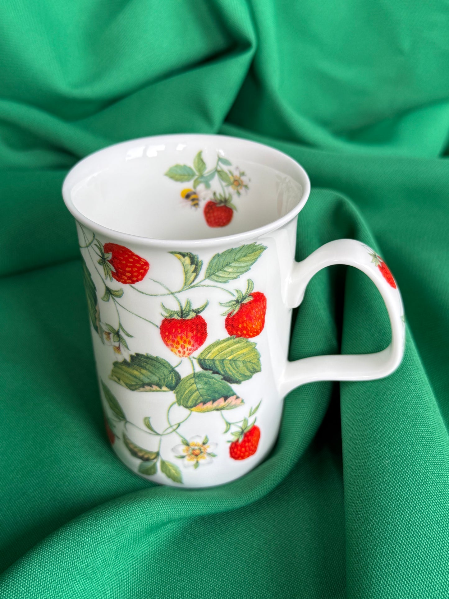 Deux tasses Roy Kirkham Alpine Strawberry en porcelaine chinoise