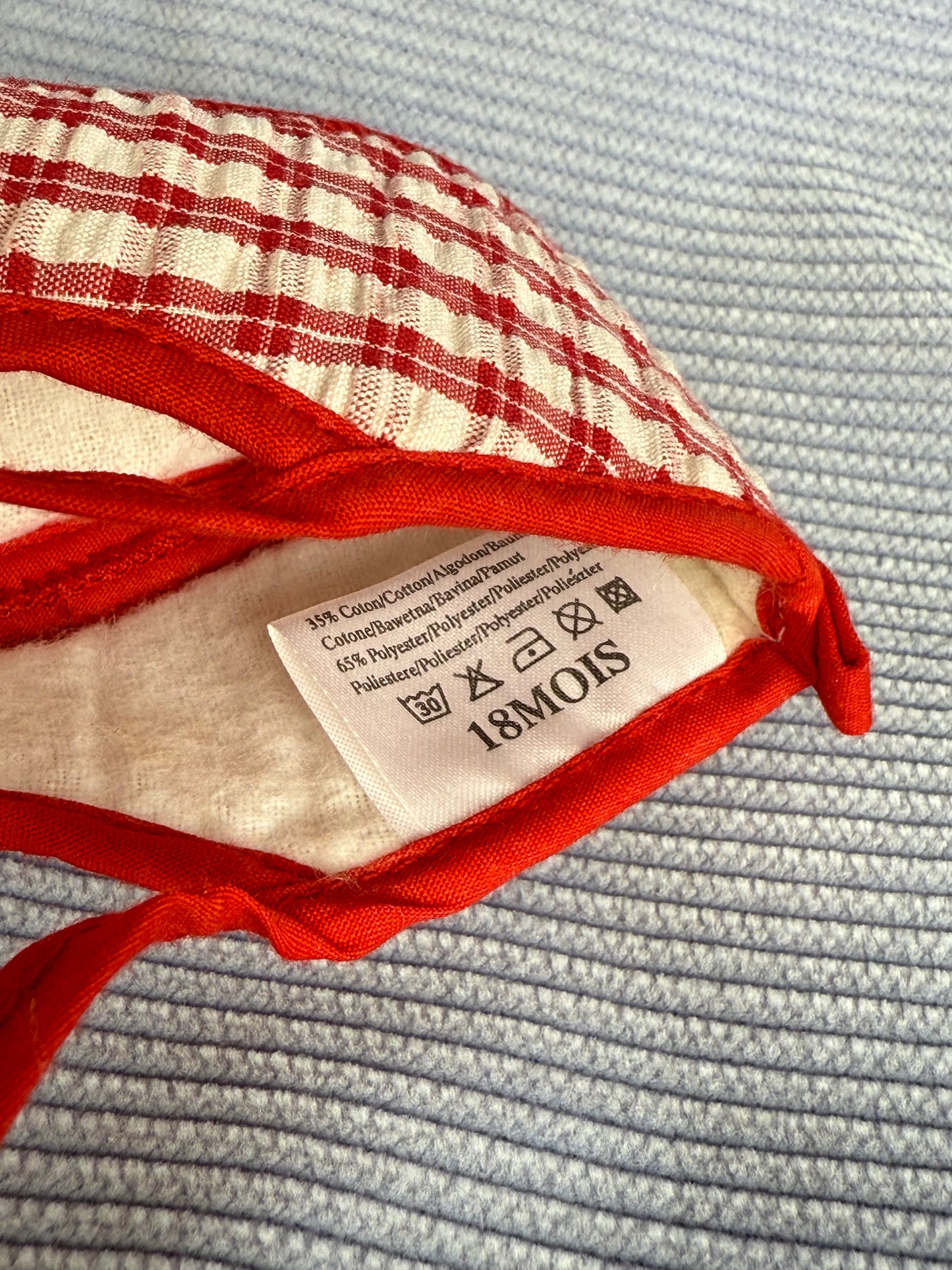 Chausson bébé en tissu rouge et blanc carreaux / tartan avec lacets T.18 mois