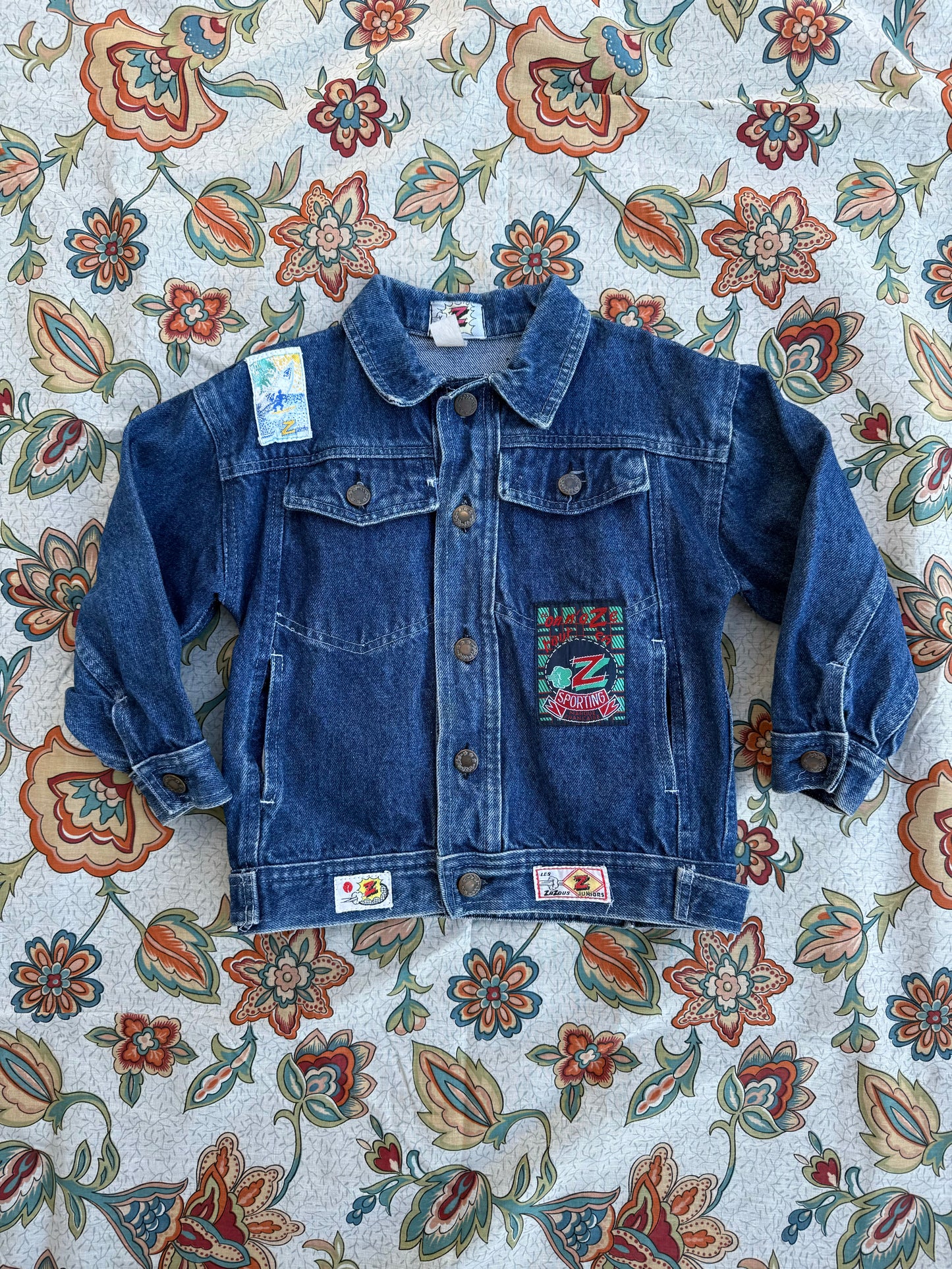 Veste en jeans avec écussons T.6 ans