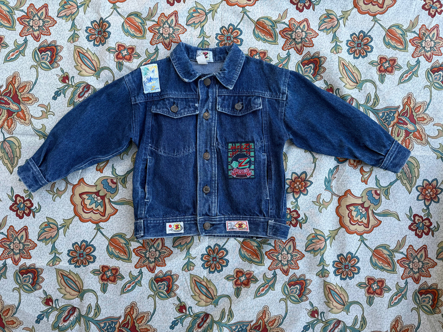 Veste en jeans avec écussons T.6 ans