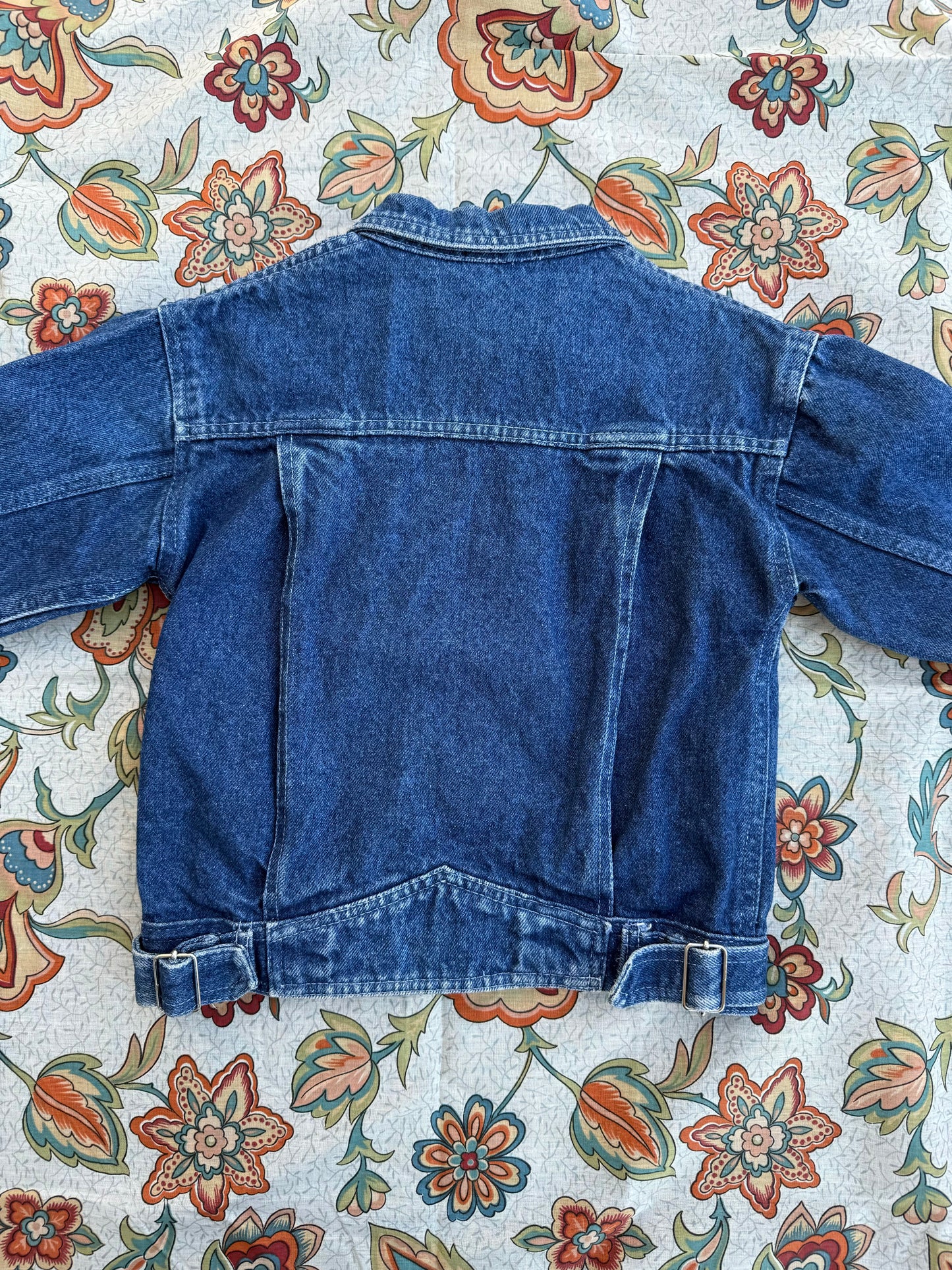 Veste en jeans avec écussons T.6 ans