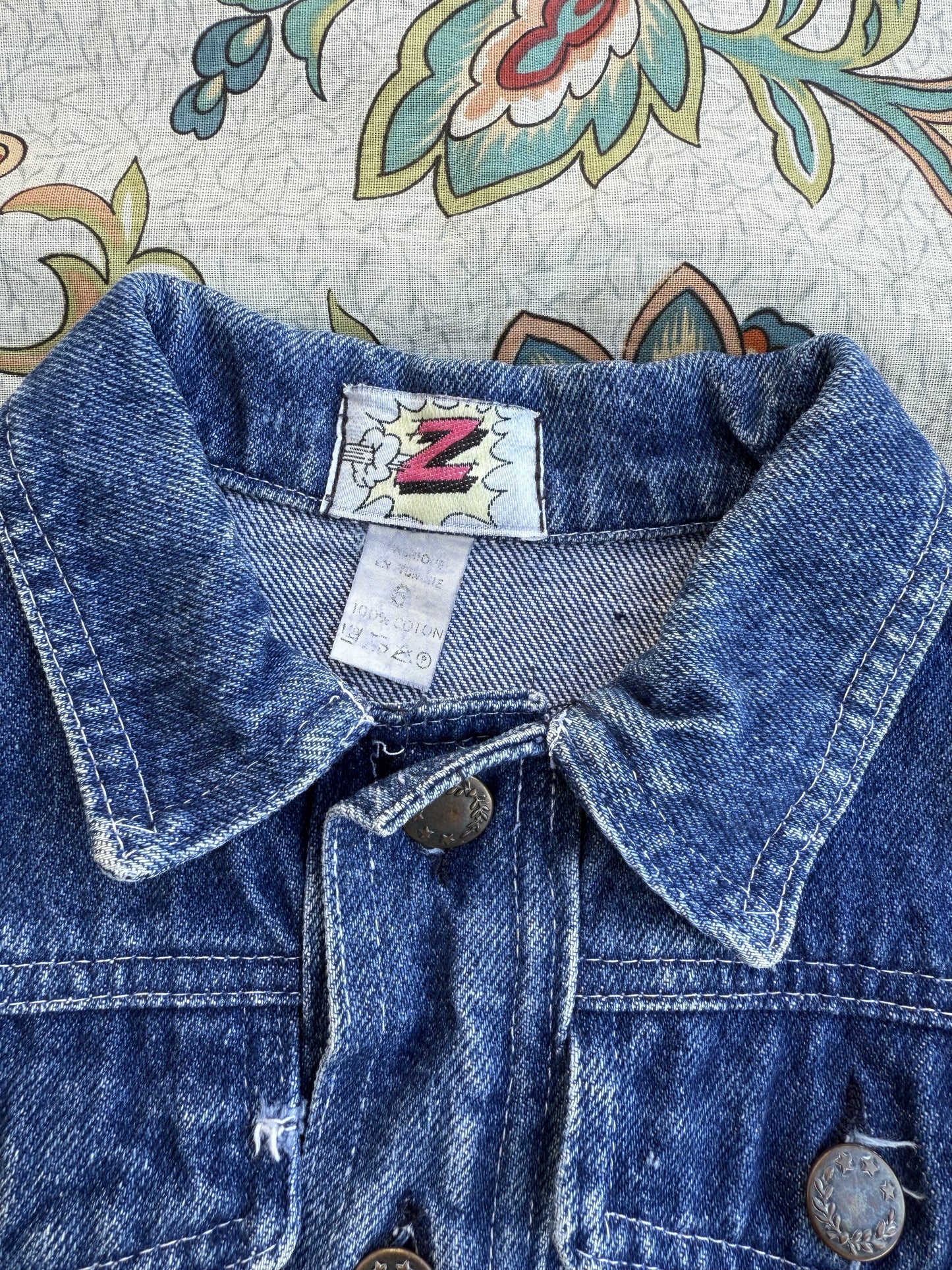 Veste en jeans avec écussons T.6 ans