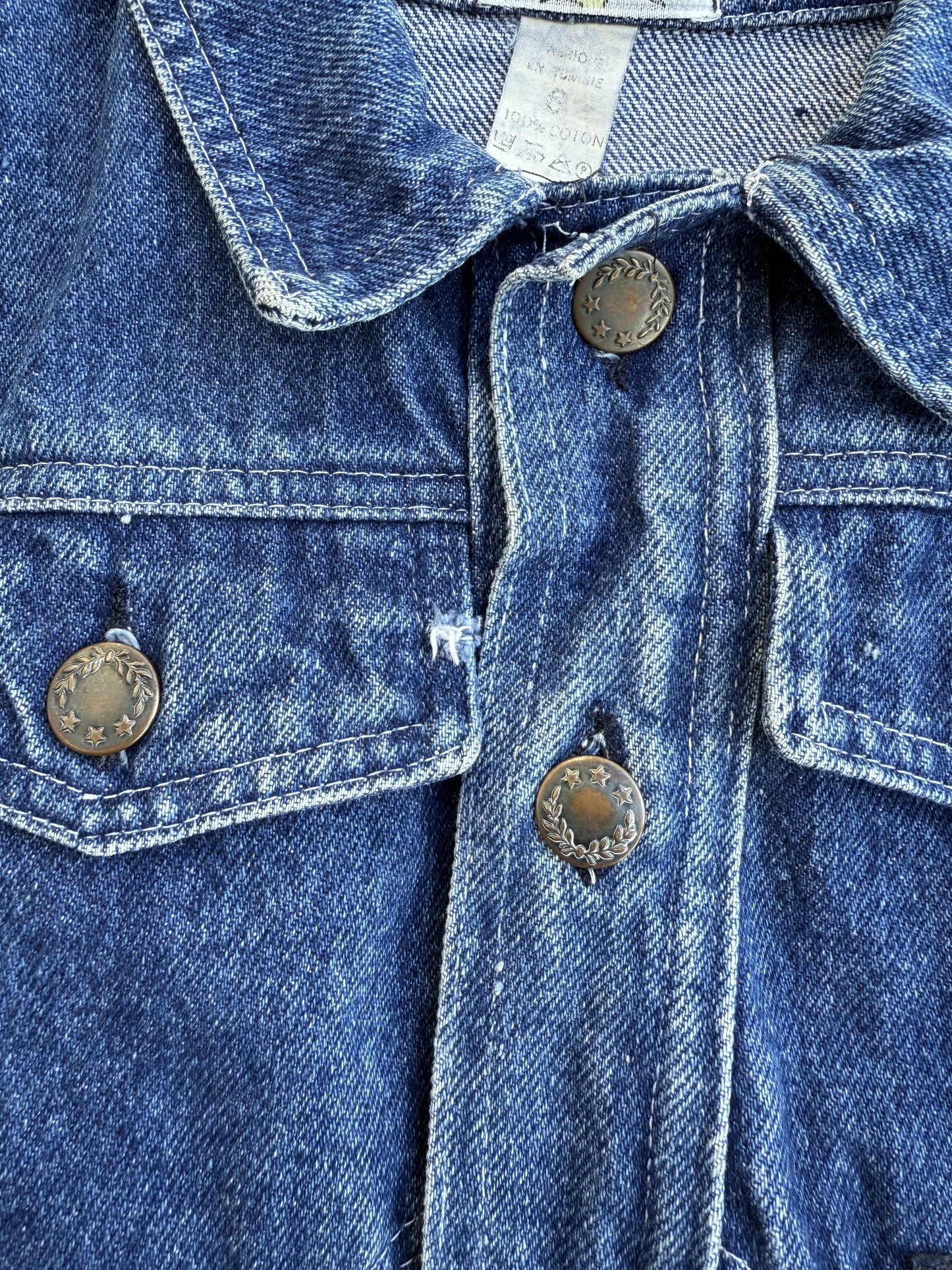 Veste en jeans avec écussons T.6 ans