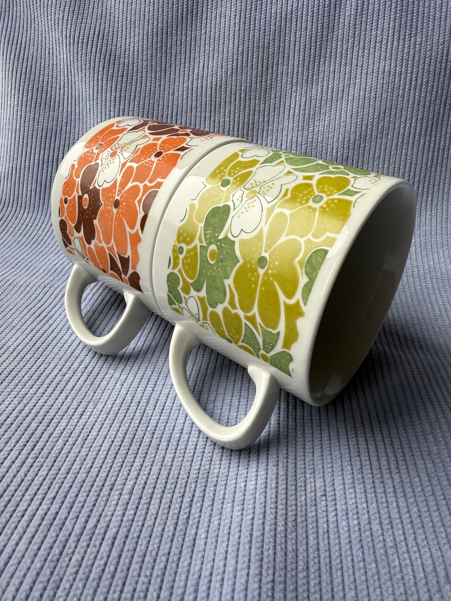 Deux tasses / mugs fleurs vintage Monopoli 70s