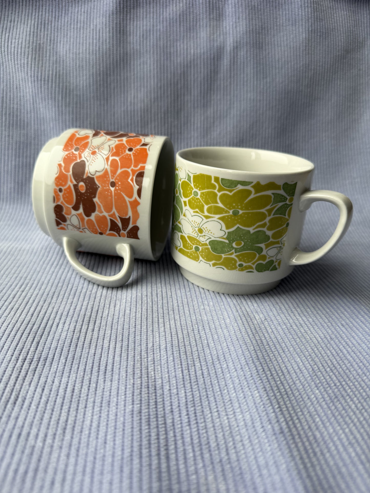 Deux tasses / mugs fleurs vintage Monopoli 70s