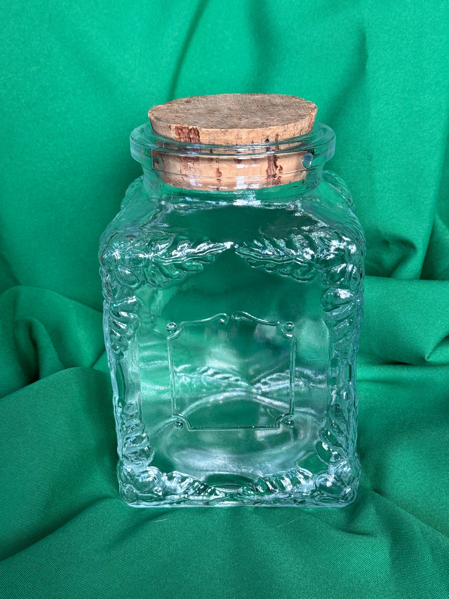 Grand bocal ancien en verre transparent orné de fleurs