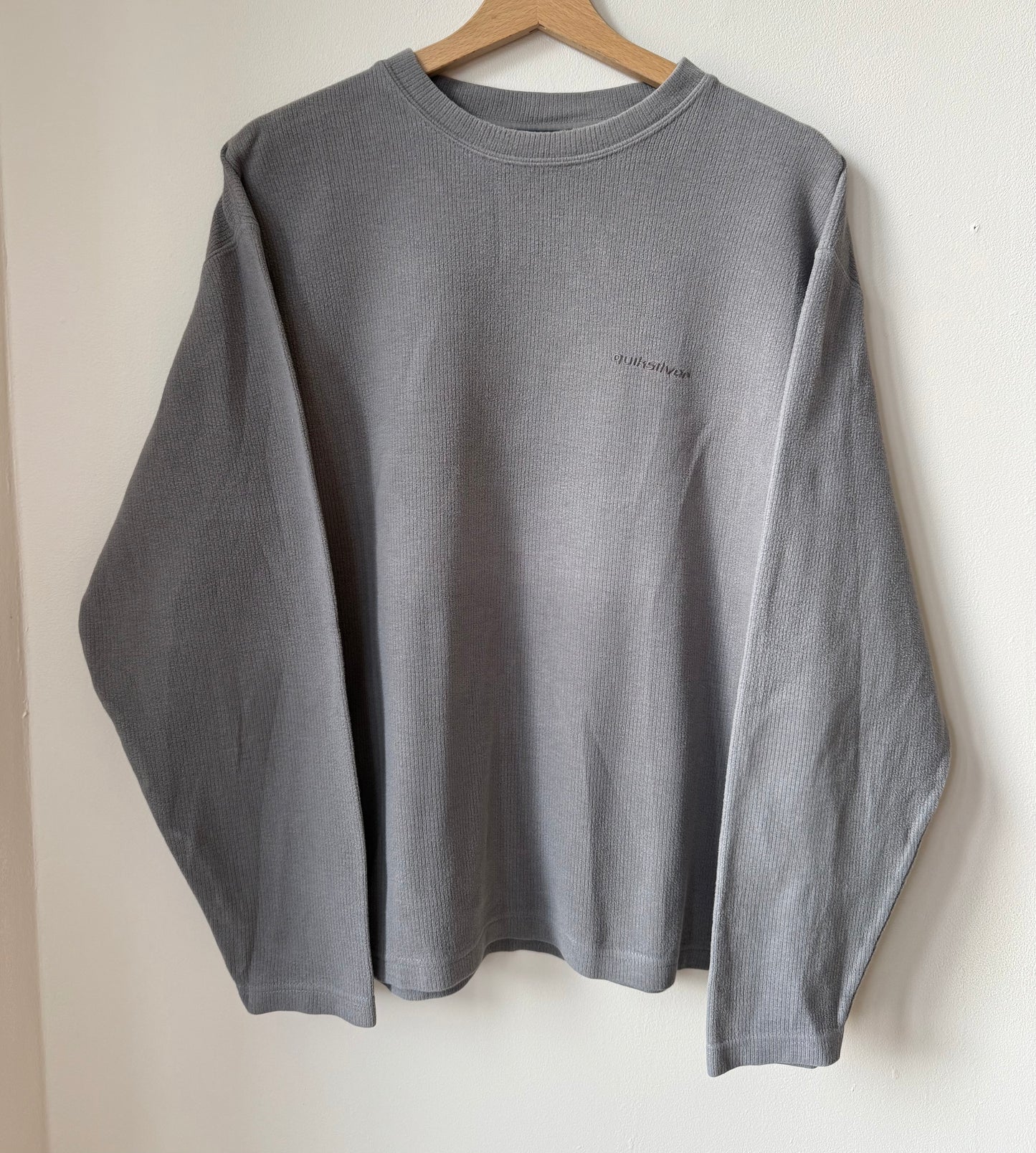 Pull gris Quiksilver avec logo dans le dos T.M