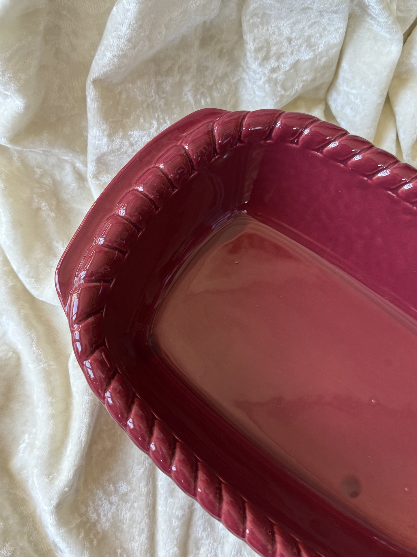 Plat à four en céramique torsadé sur les côtés BCI France