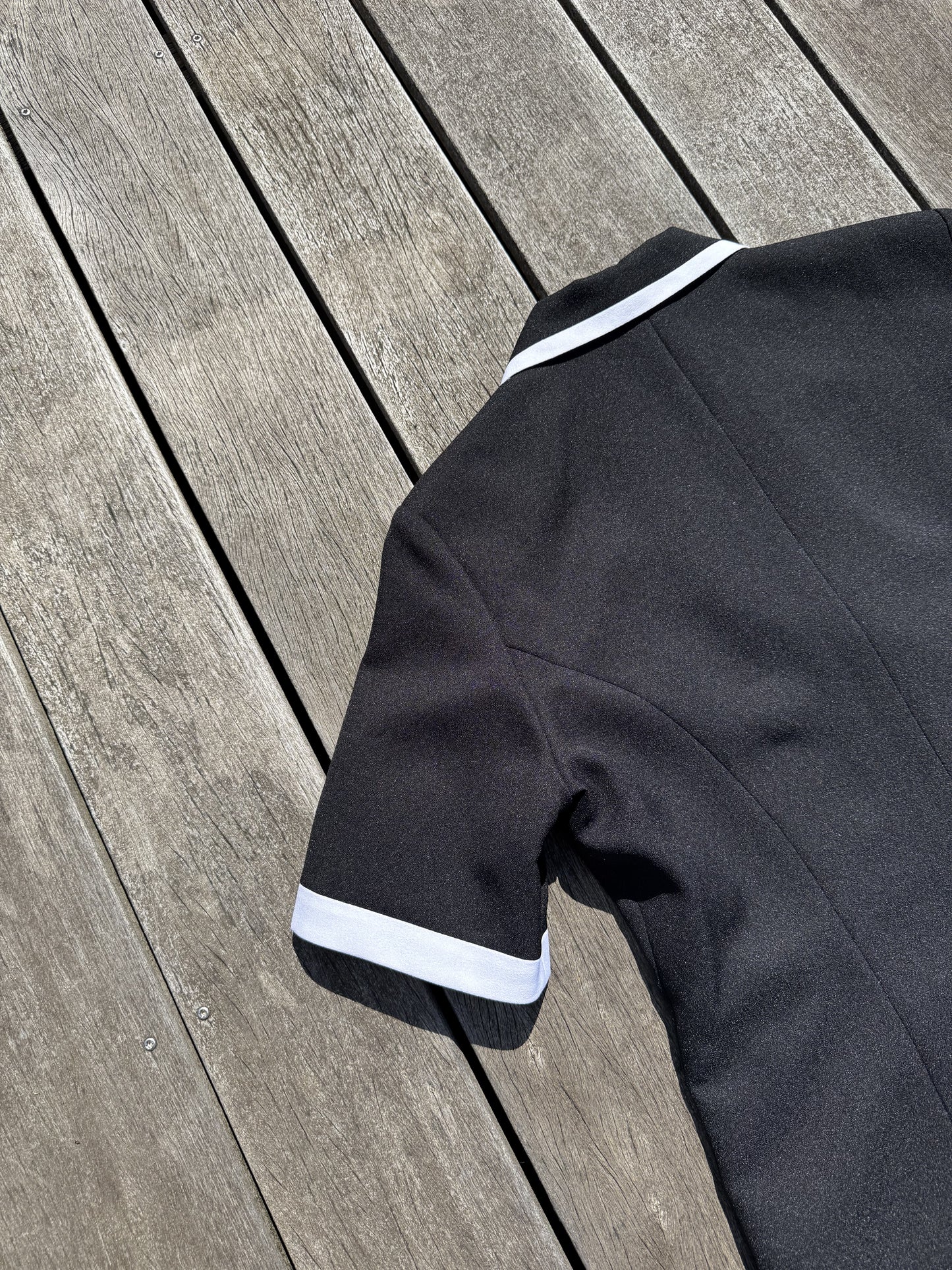Chemise noire & blanche cintrée à manches courtes T.44