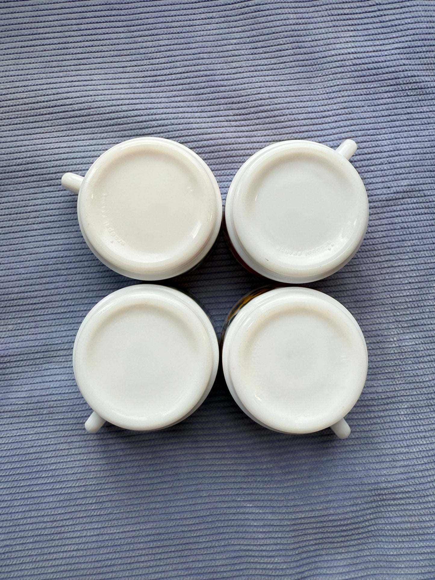 Quatre petites tasses à café Arcopal Lotus