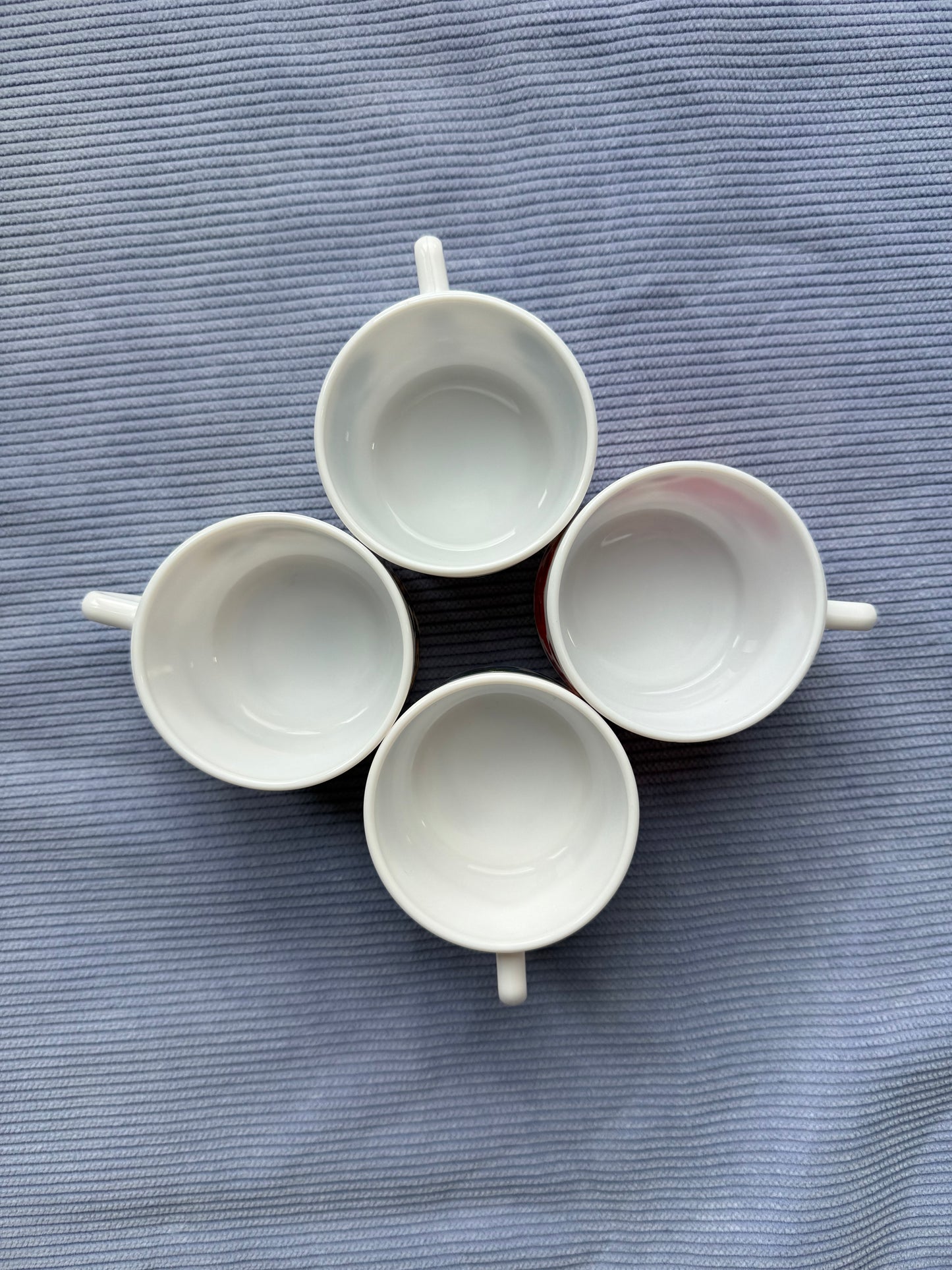 Quatre petites tasses à café Arcopal Lotus