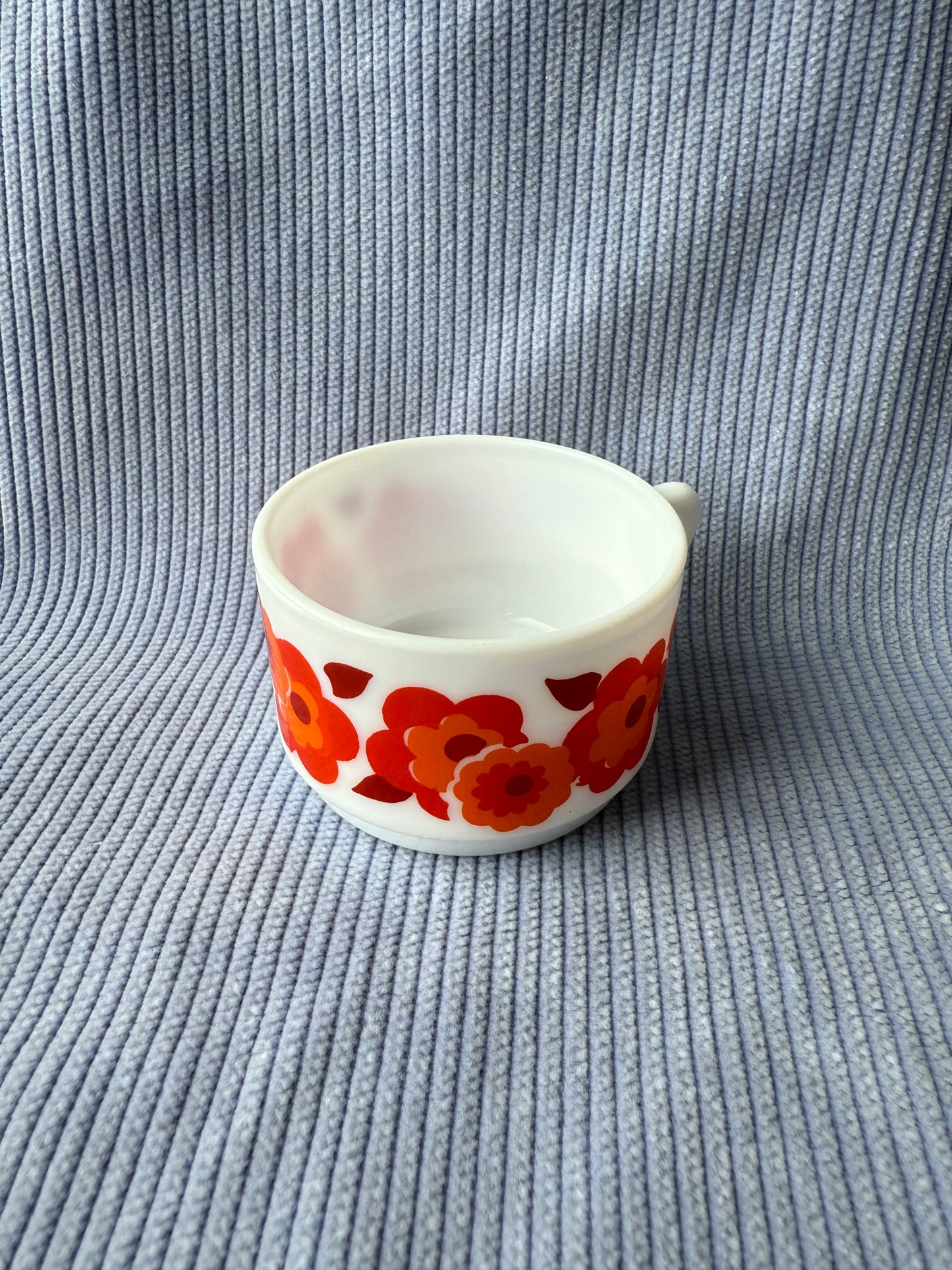 Quatre petites tasses à café Arcopal Lotus