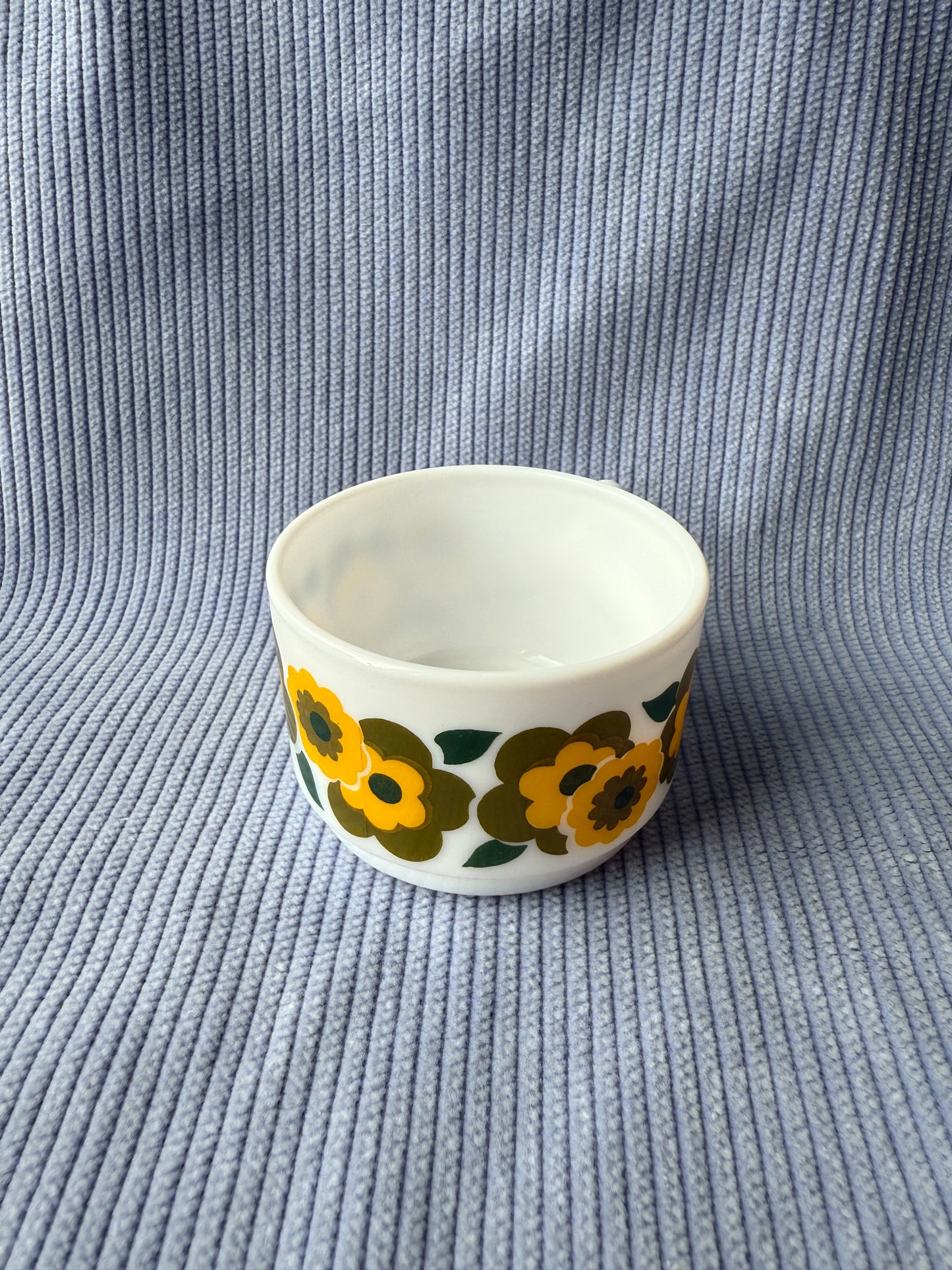 Quatre petites tasses à café Arcopal Lotus